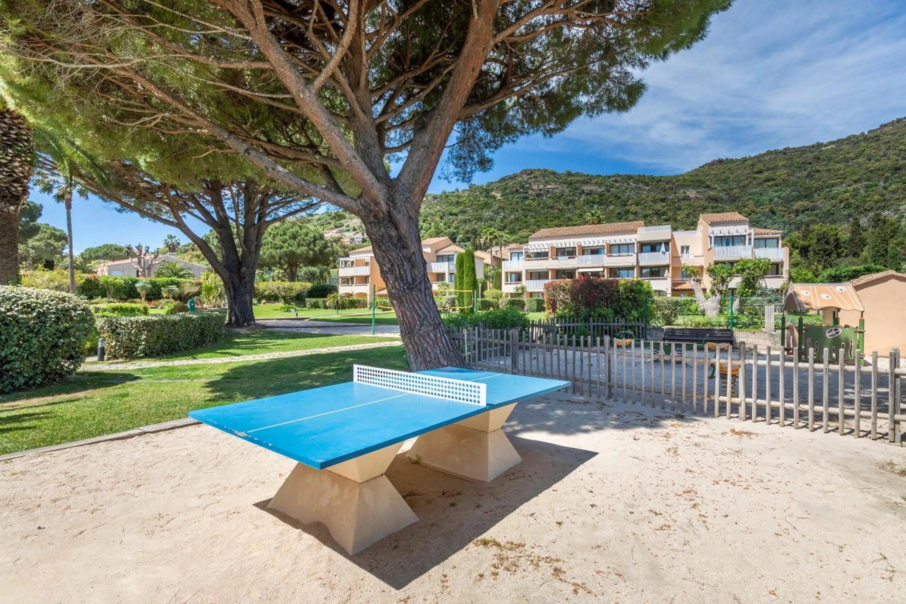 Property building in Résidence Pierre & Vacances L’Anse De Pramousquier