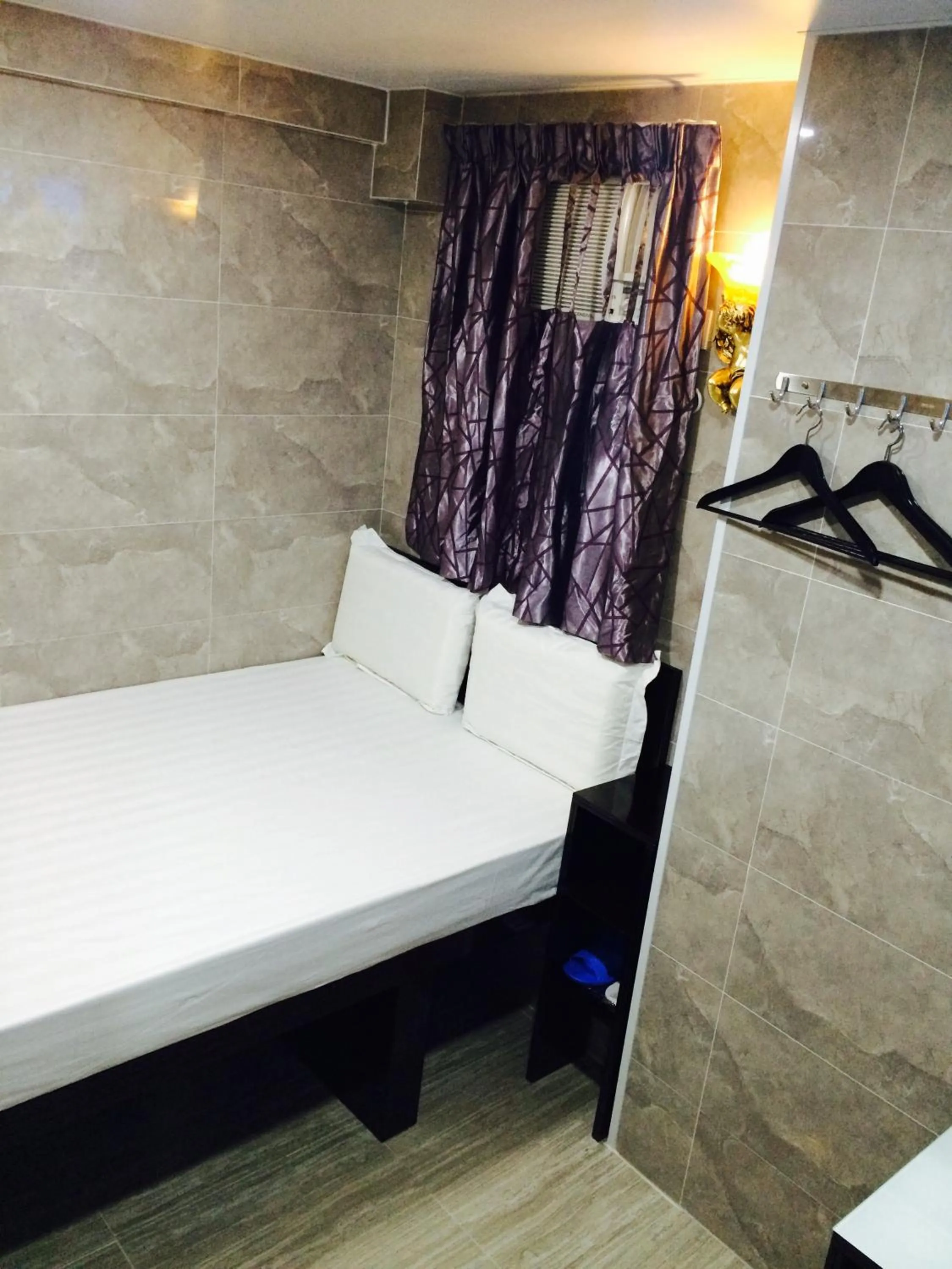 Photo of the whole room, Bed in Victoria Inn