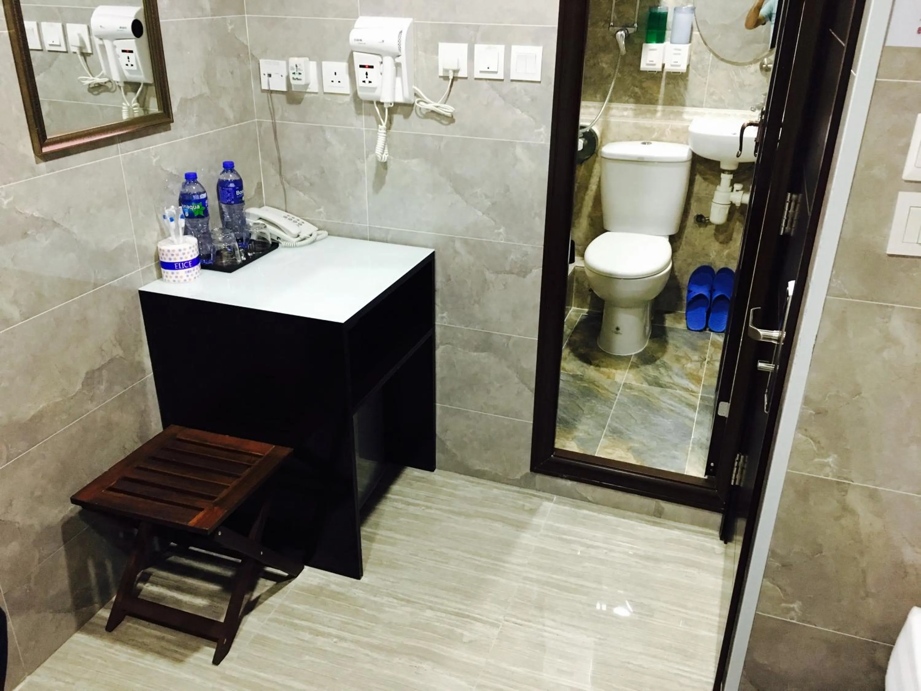 Toilet in Victoria Inn