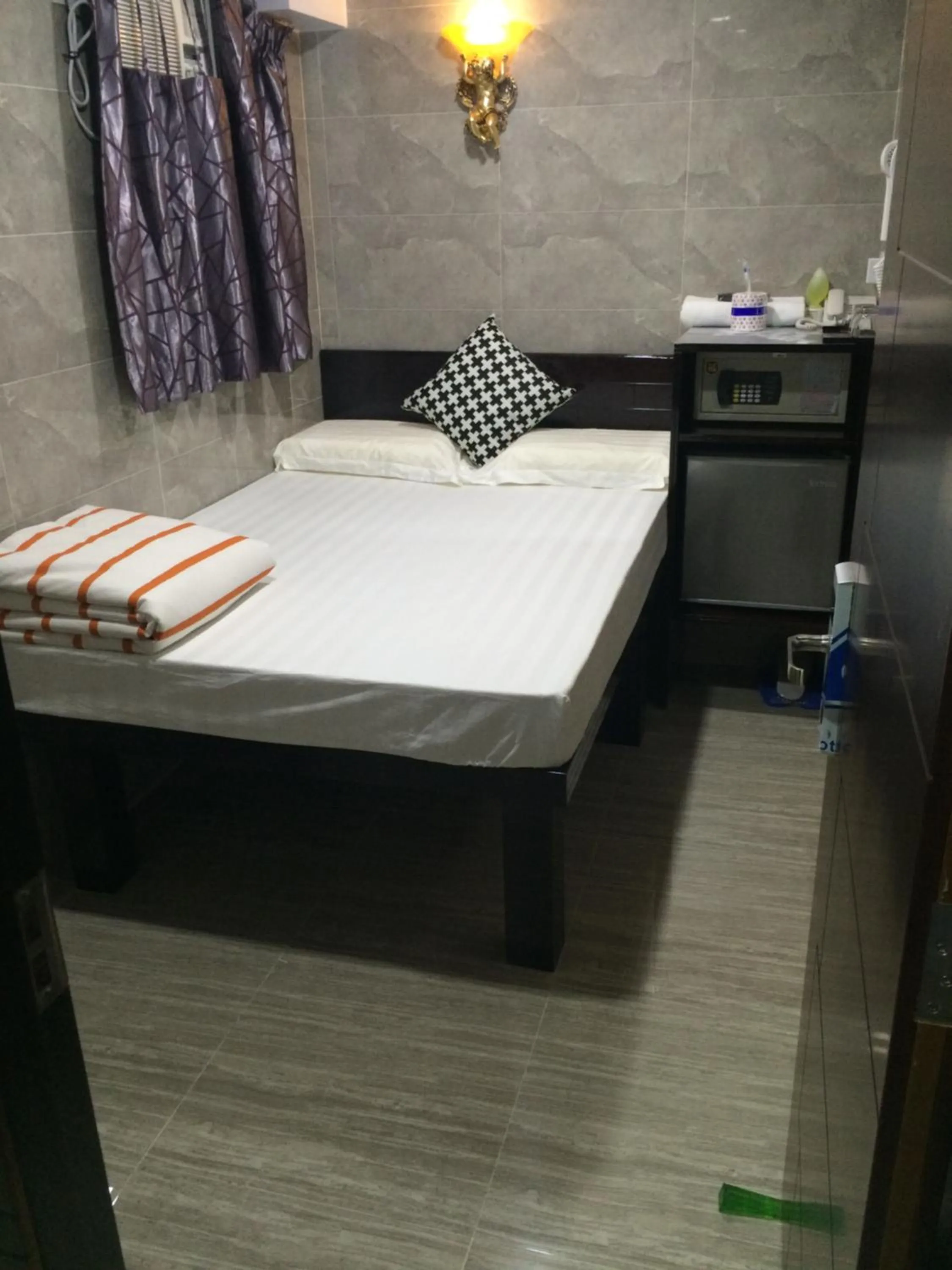 Photo of the whole room, Bed in Victoria Inn