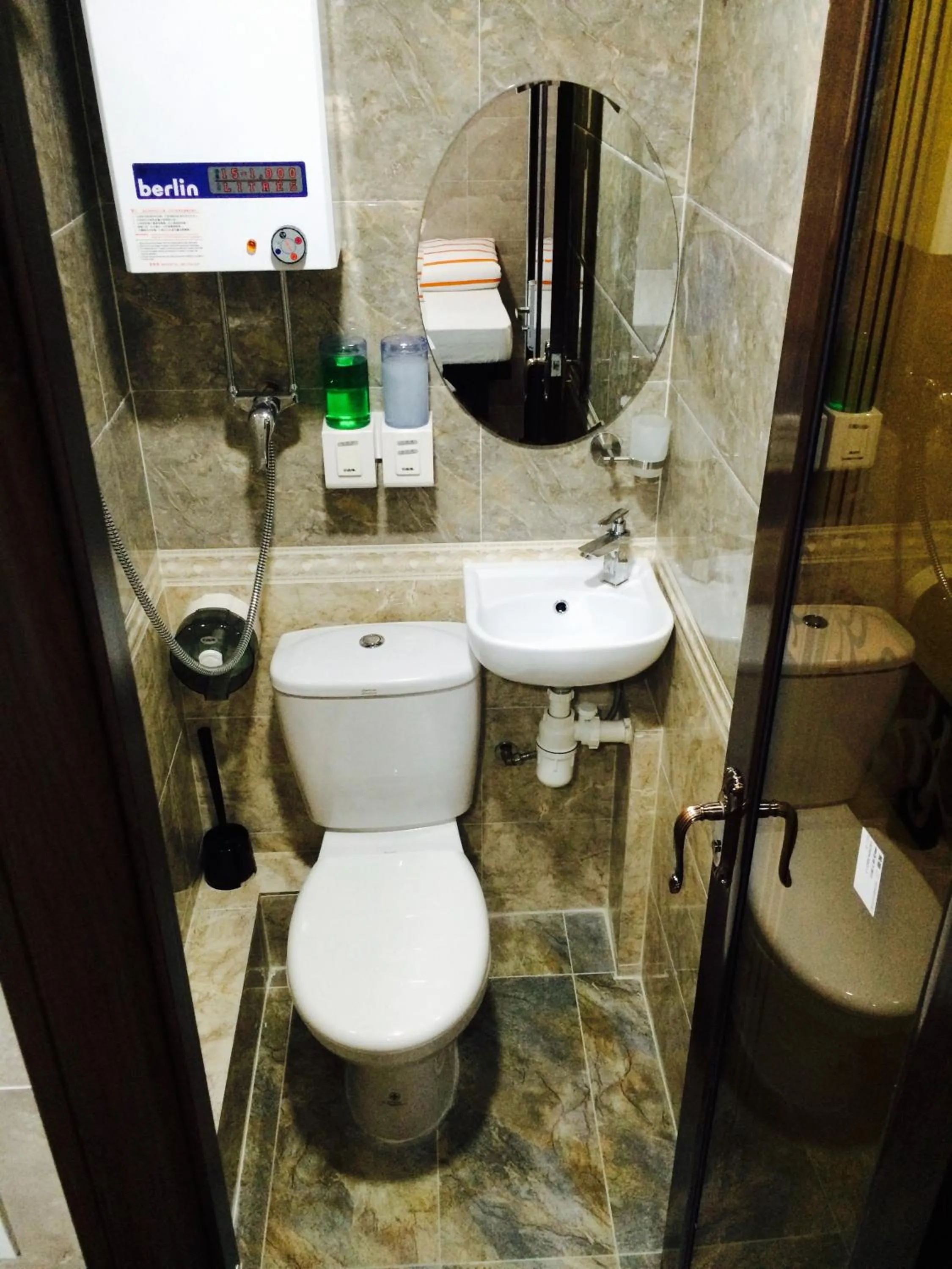 Shower in Victoria Inn