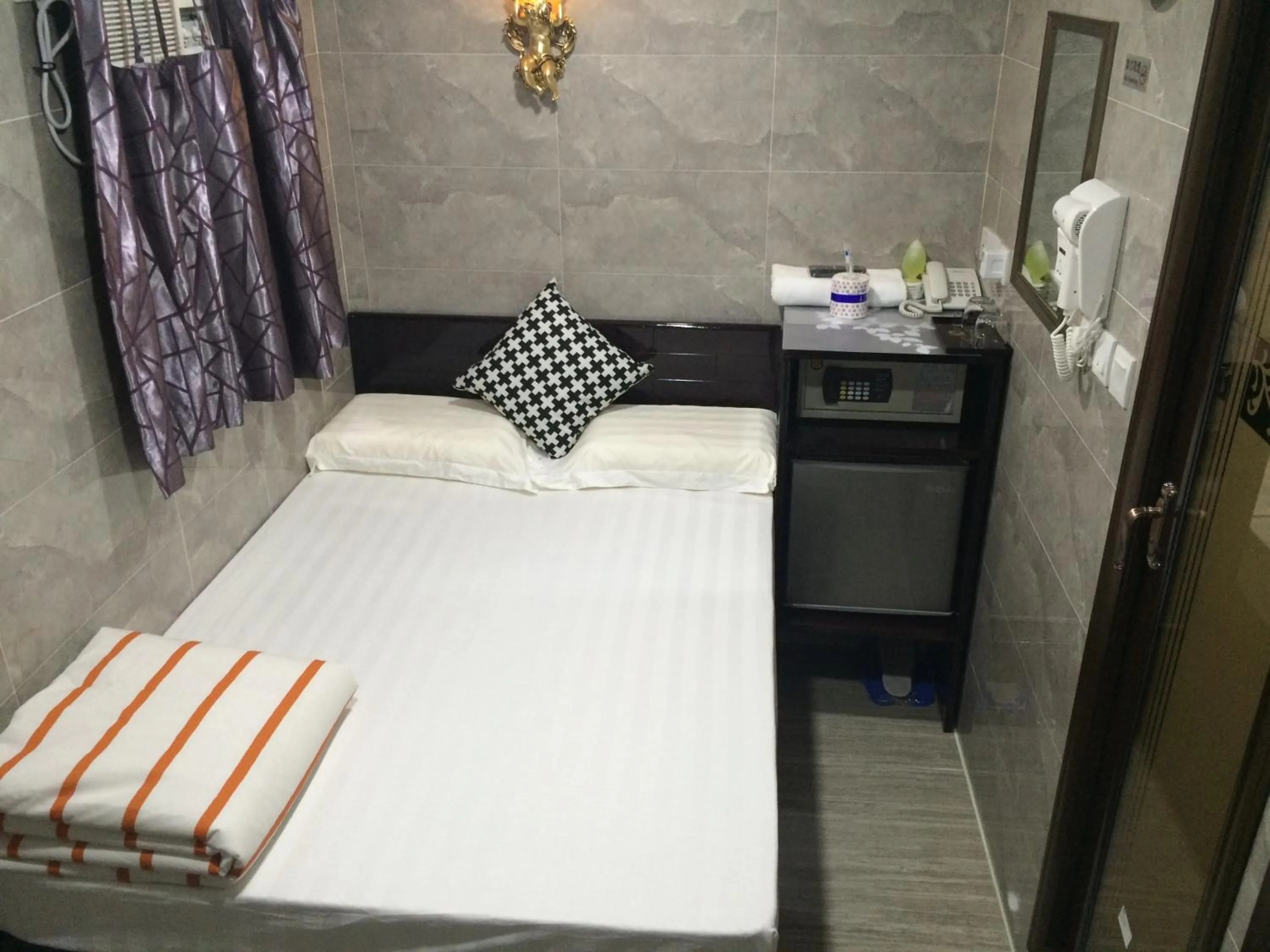 Photo of the whole room, Bed in Victoria Inn