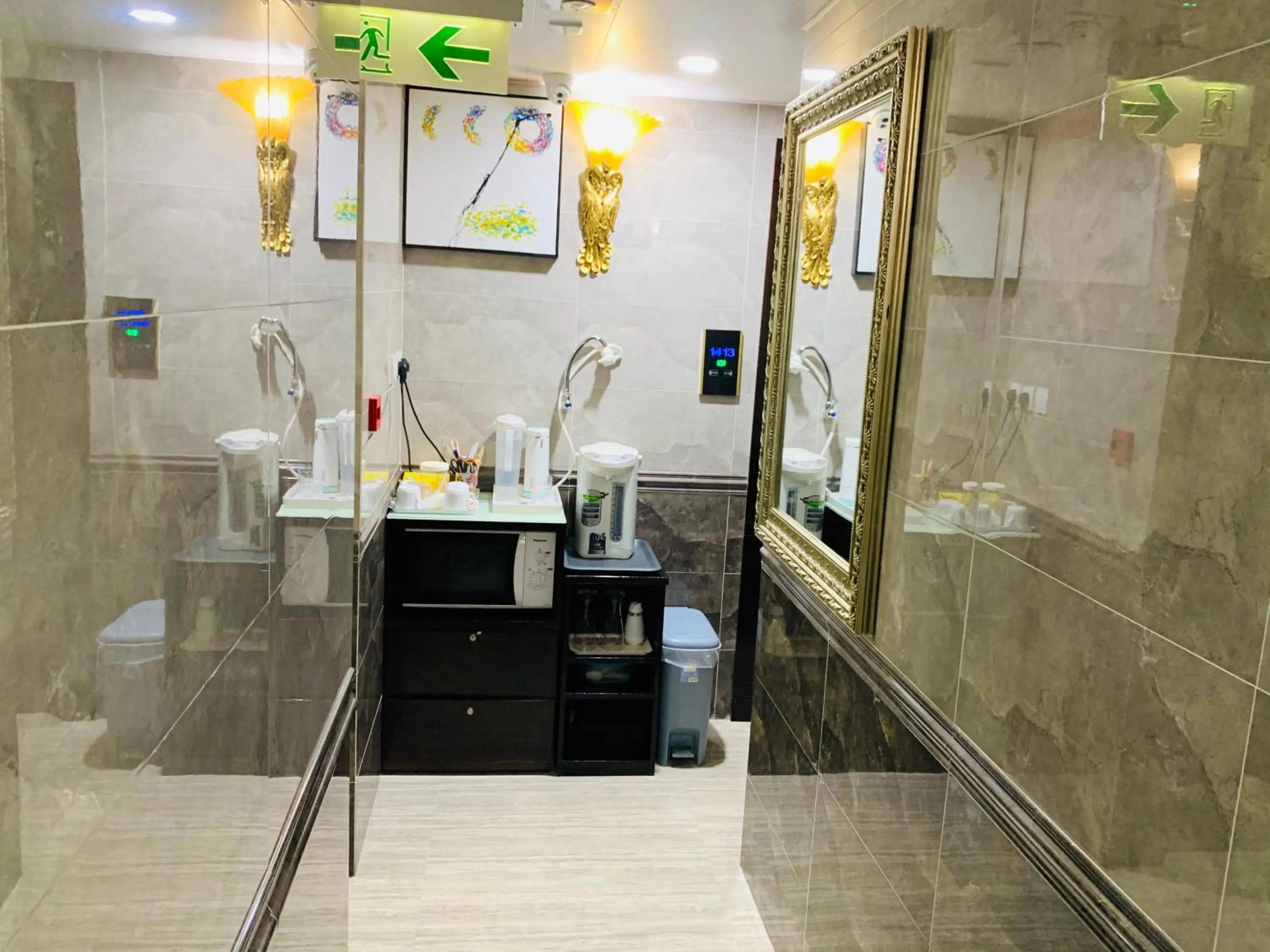 Coffee/tea facilities in Victoria Inn