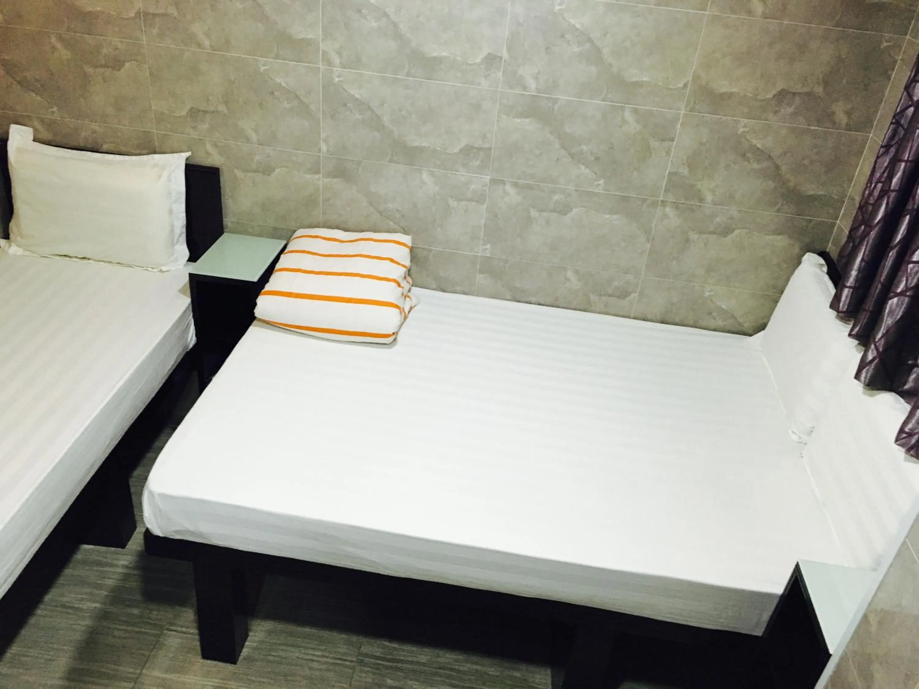 Photo of the whole room, Bed in Victoria Inn