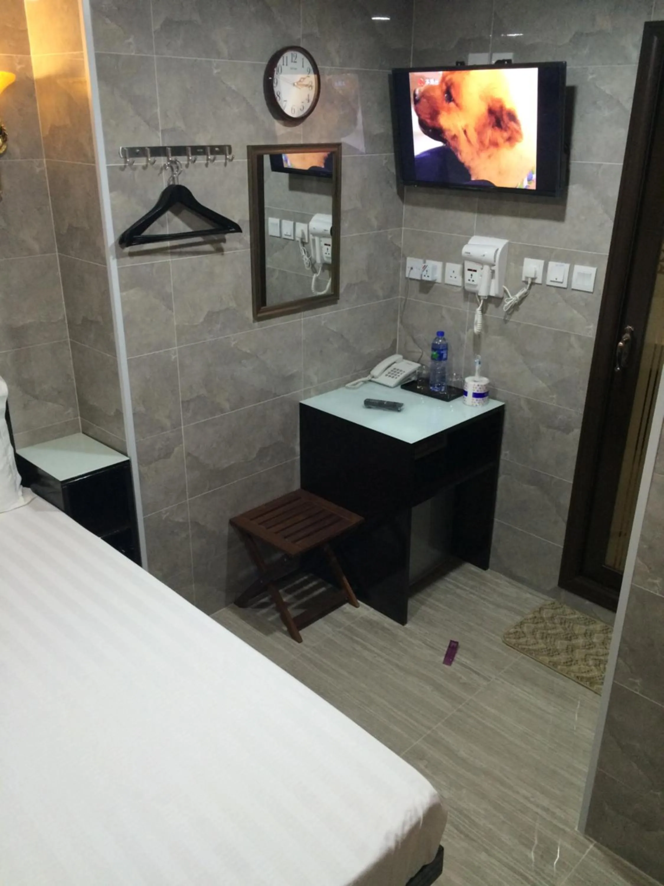 Photo of the whole room, Bed in Victoria Inn