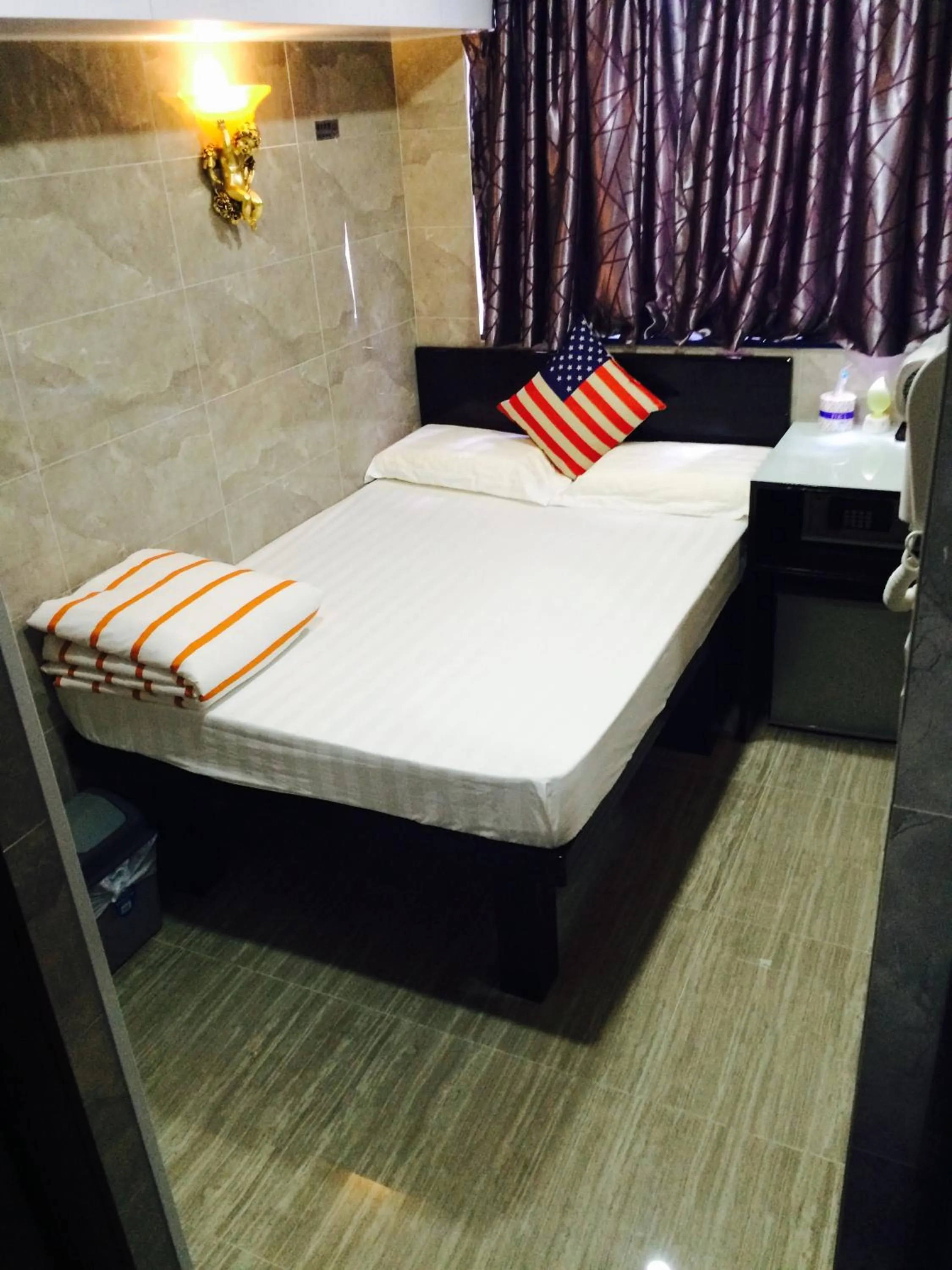 Photo of the whole room, Bed in Victoria Inn