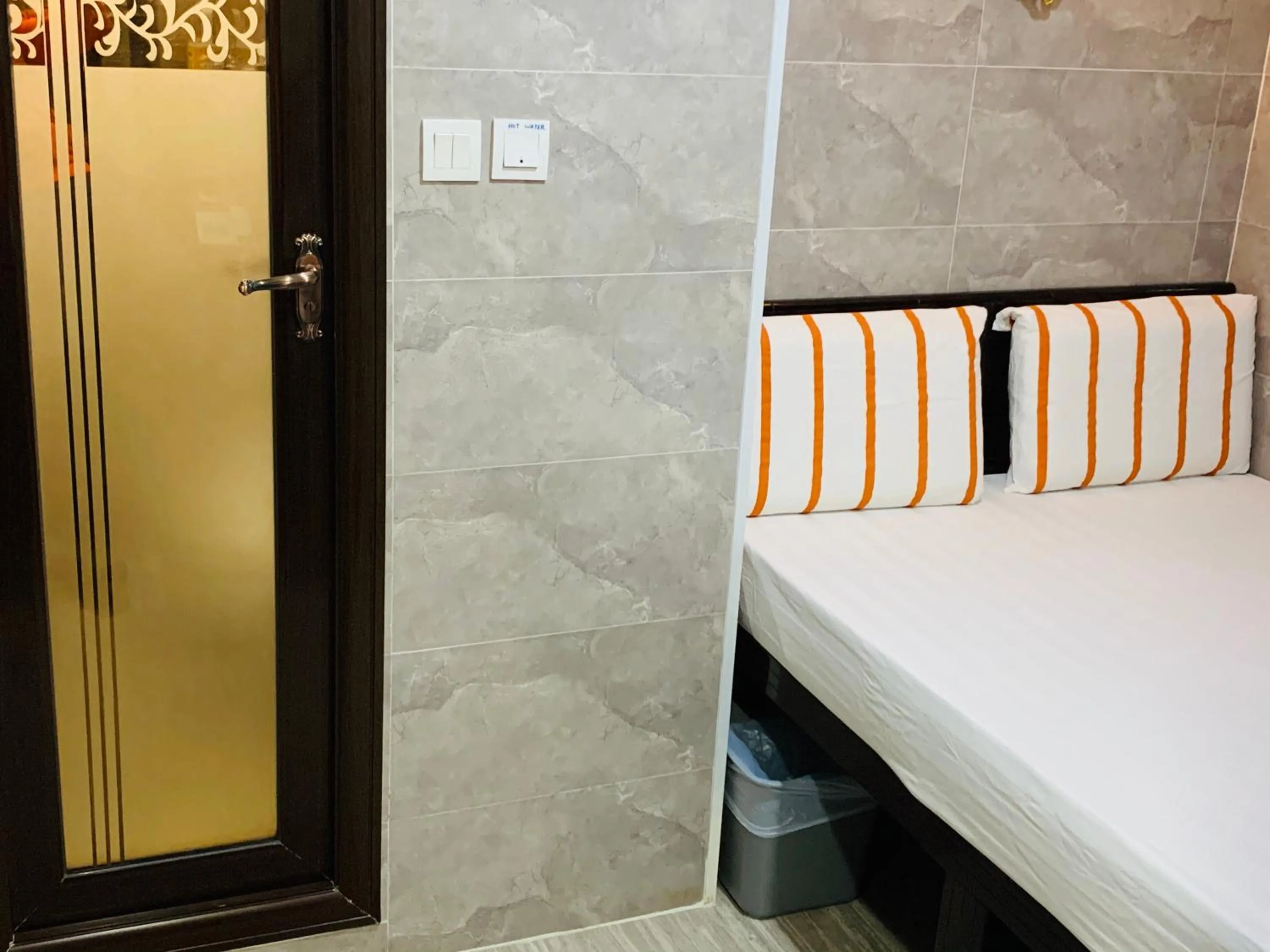 Photo of the whole room, Bed in Victoria Inn