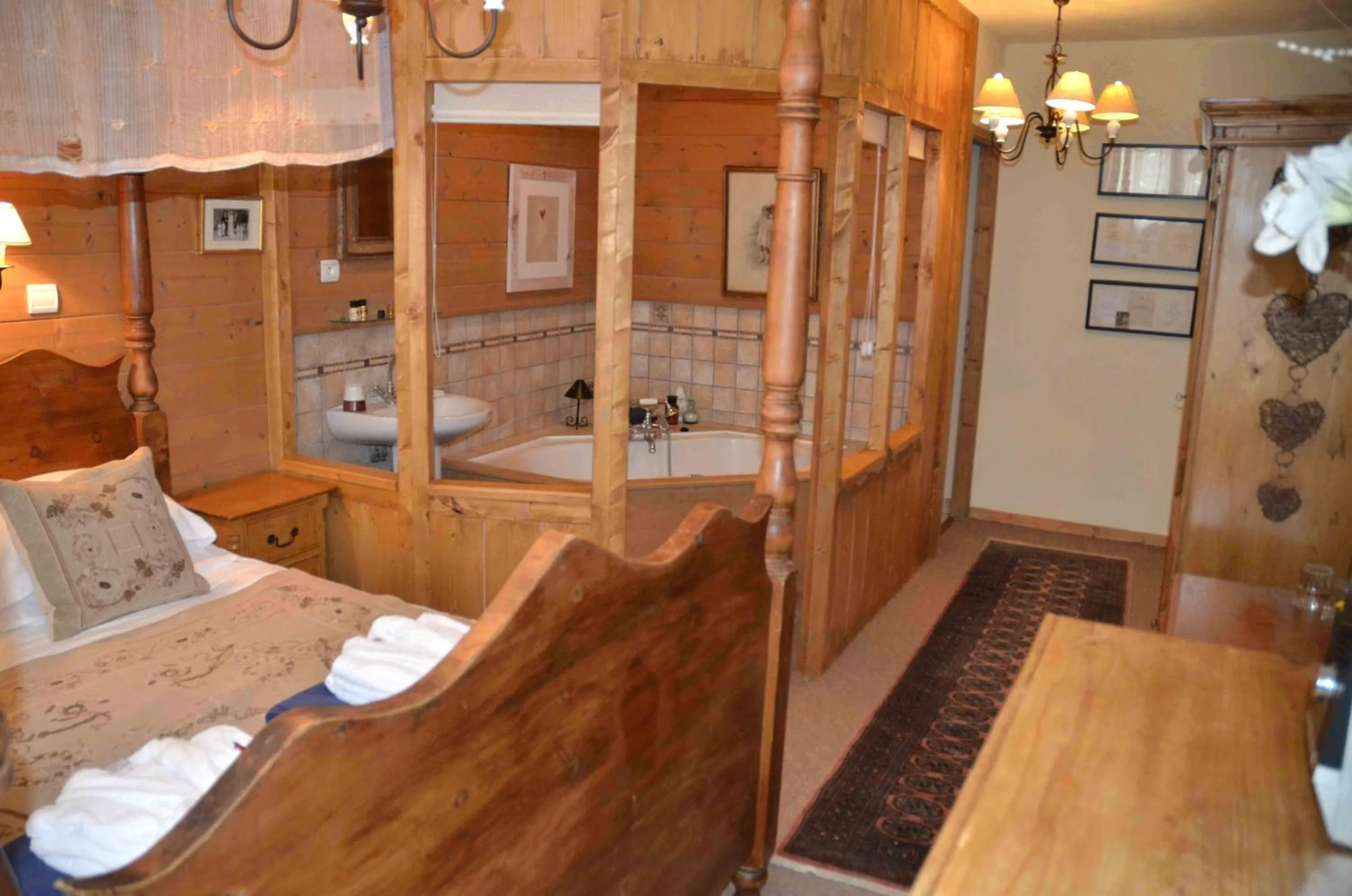 Photo of the whole room in Hôtel et Chalet Au Coin Du Feu Chilly Powder