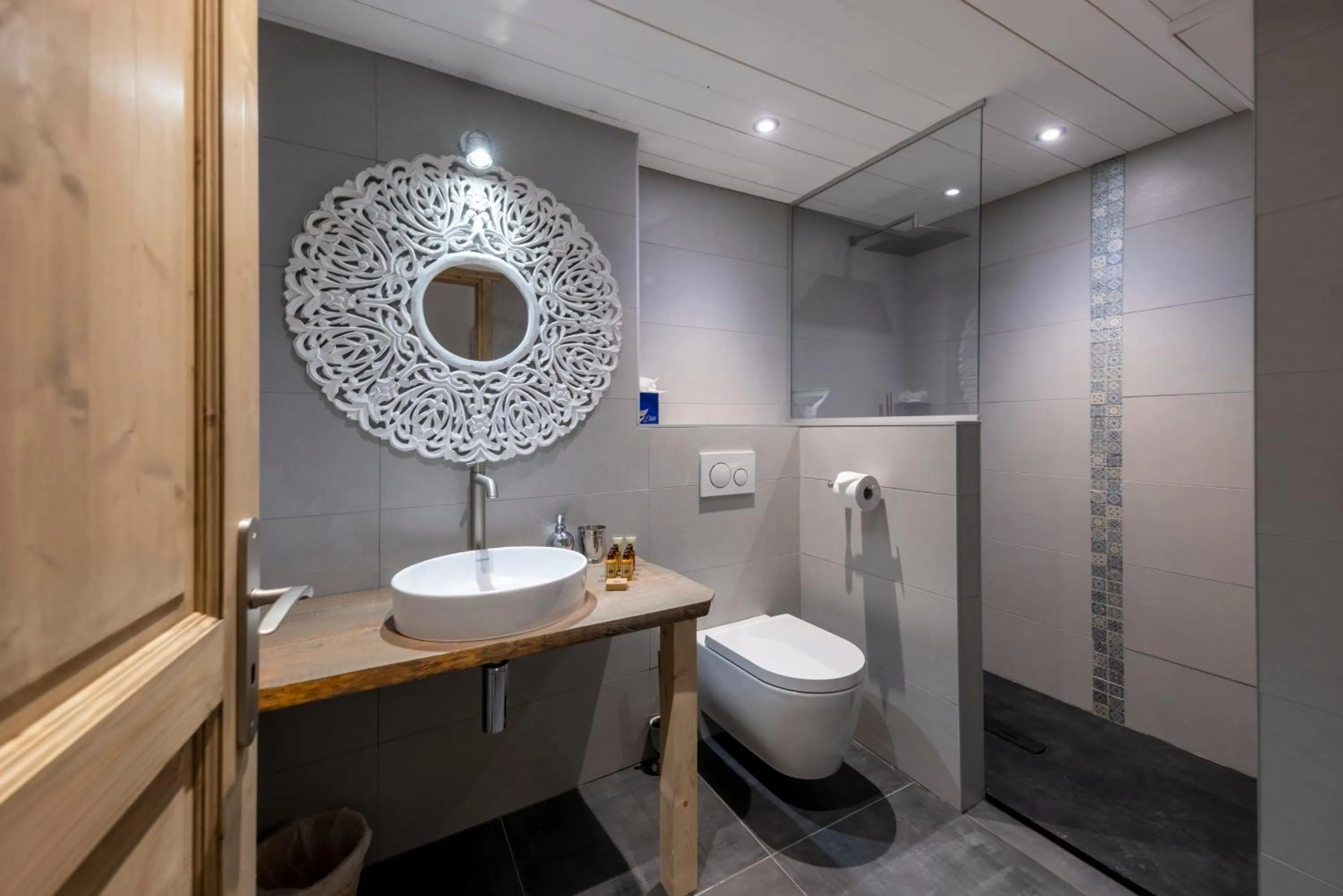 Shower in Hôtel et Chalet Au Coin Du Feu Chilly Powder