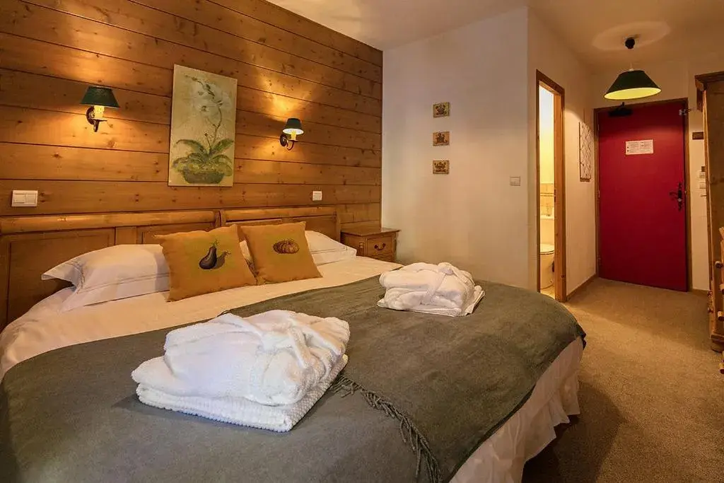 Double or Twin Room in Hôtel et Chalet Au Coin Du Feu Chilly Powder Double or Twin Room in Hôtel et Chalet Au Coin Du Feu Chilly Powder