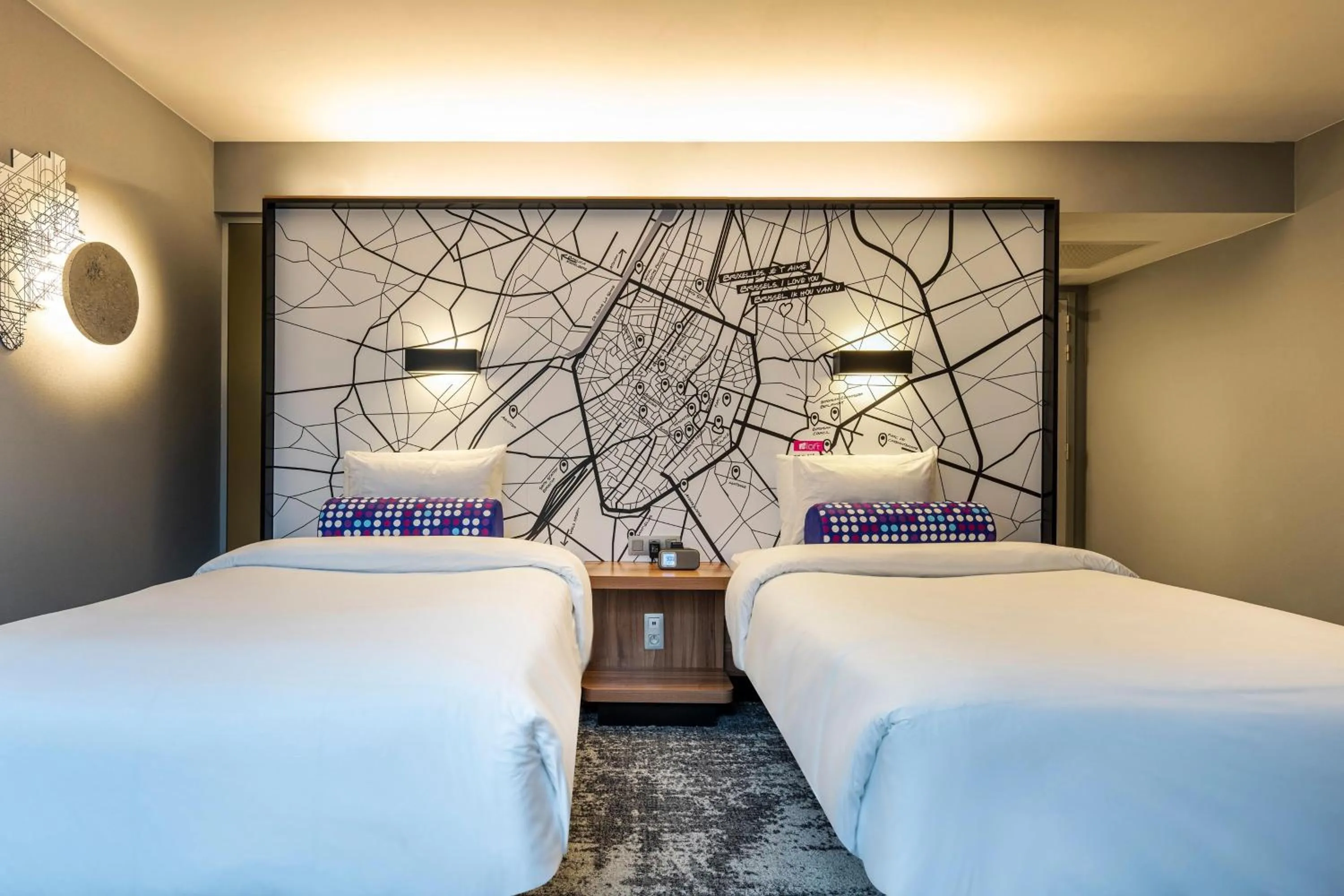 Photo of the whole room in Aloft Brussels Schuman