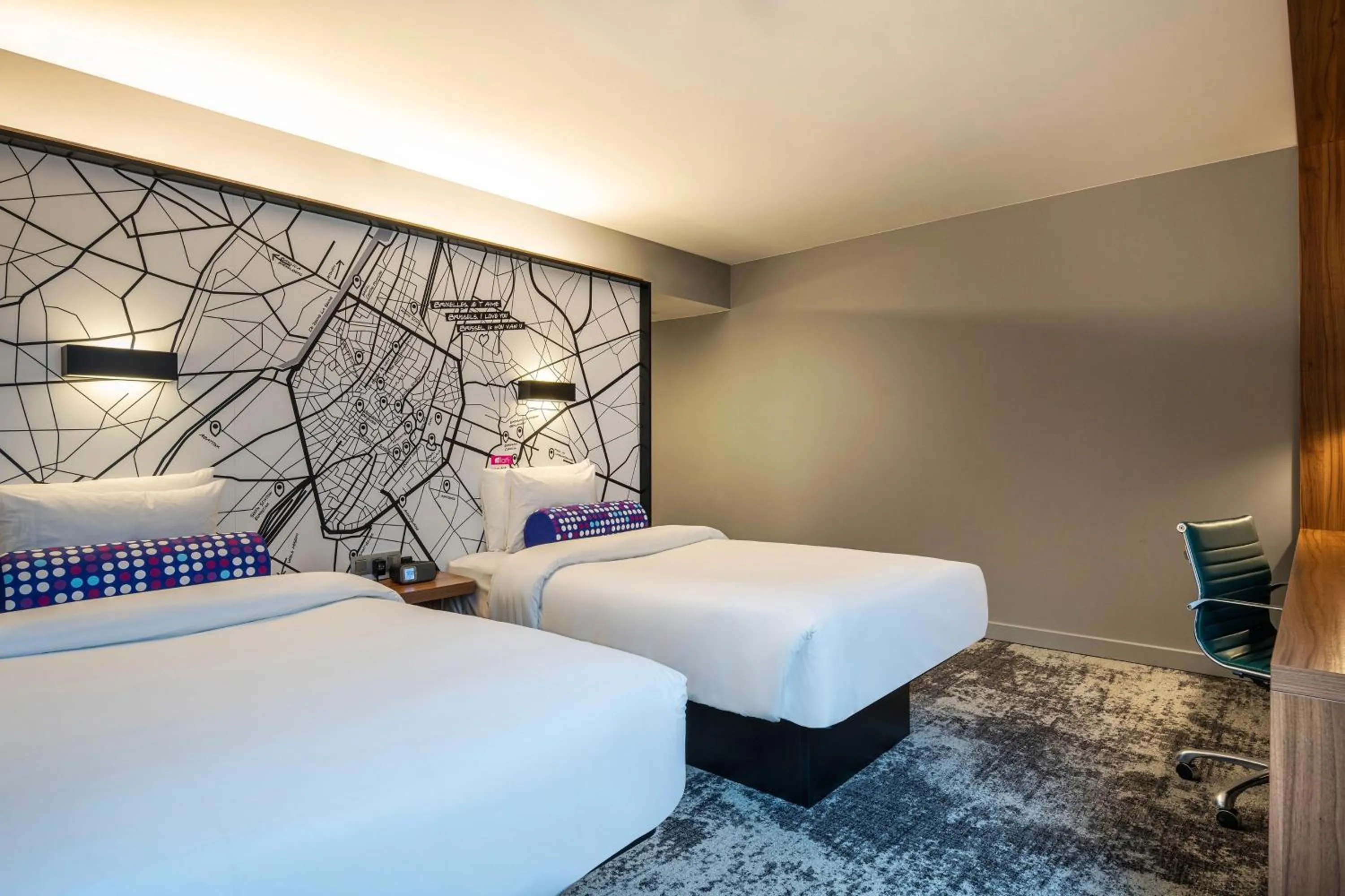 Photo of the whole room in Aloft Brussels Schuman