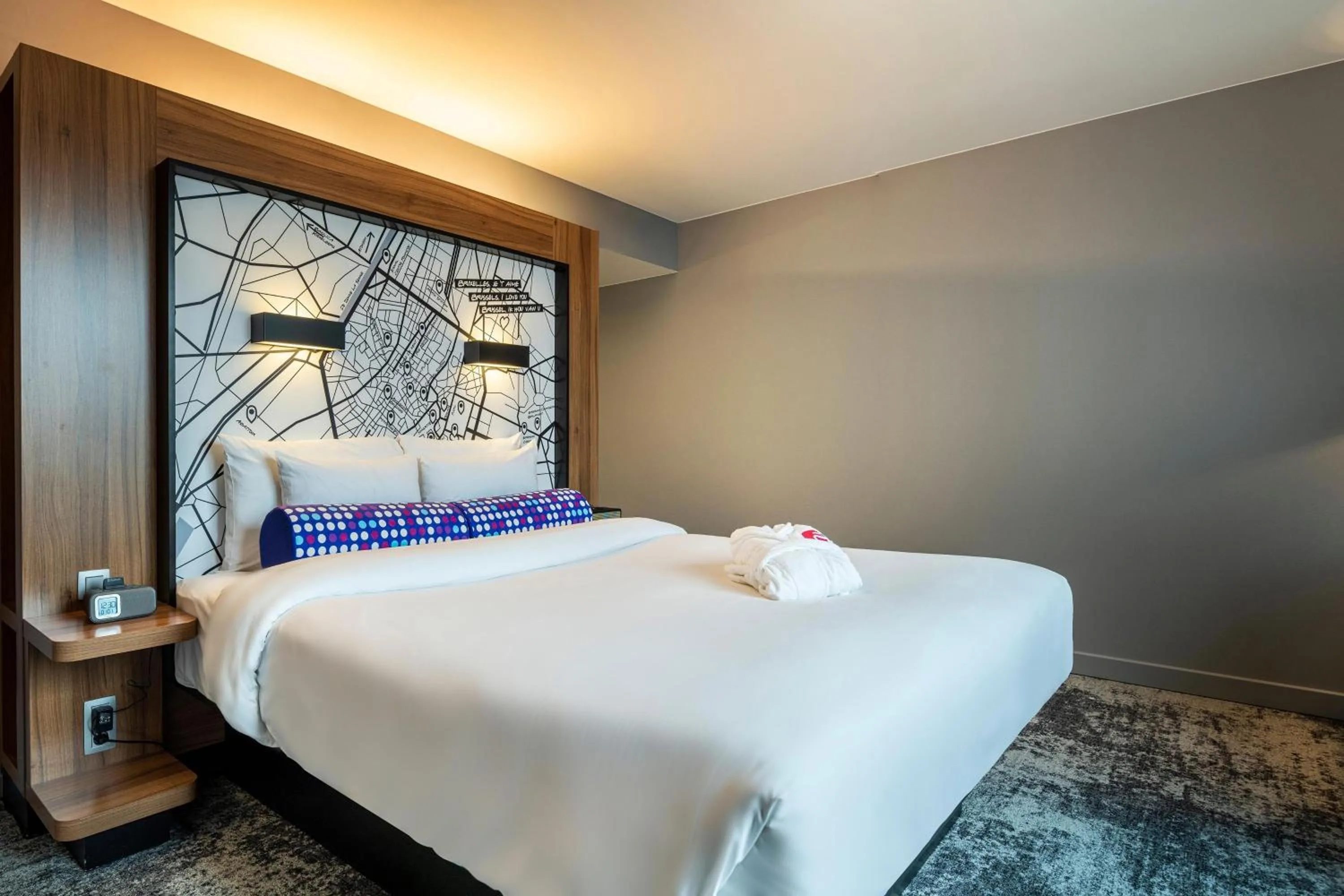 Photo of the whole room in Aloft Brussels Schuman