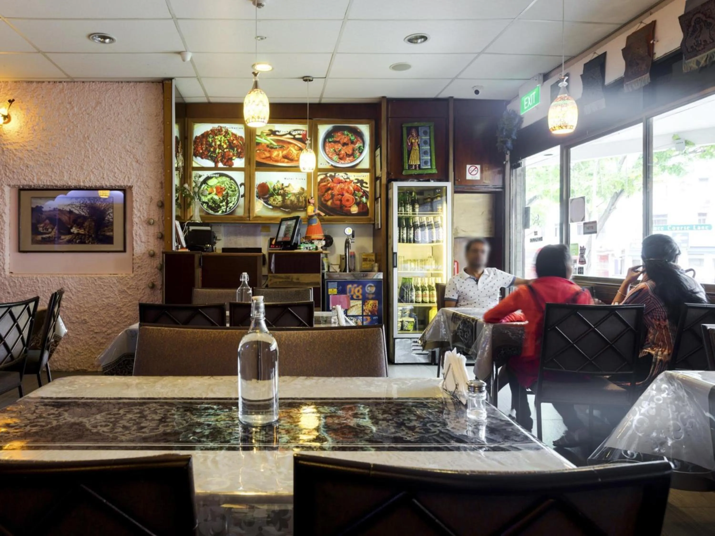 Restaurant/places to eat in L Hotel at Broadway