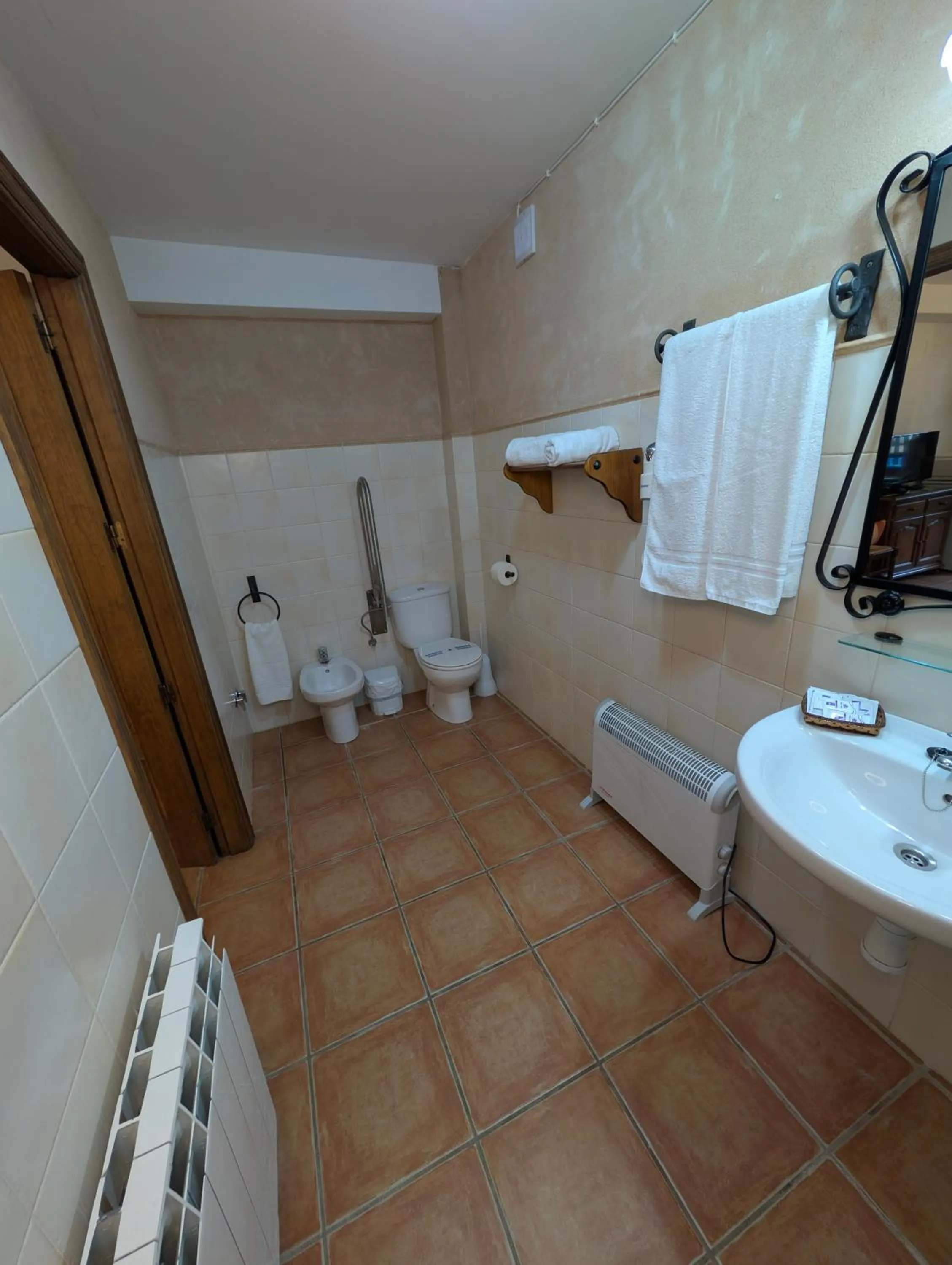 Shower in Apartamentos Valle del Guadalquivir