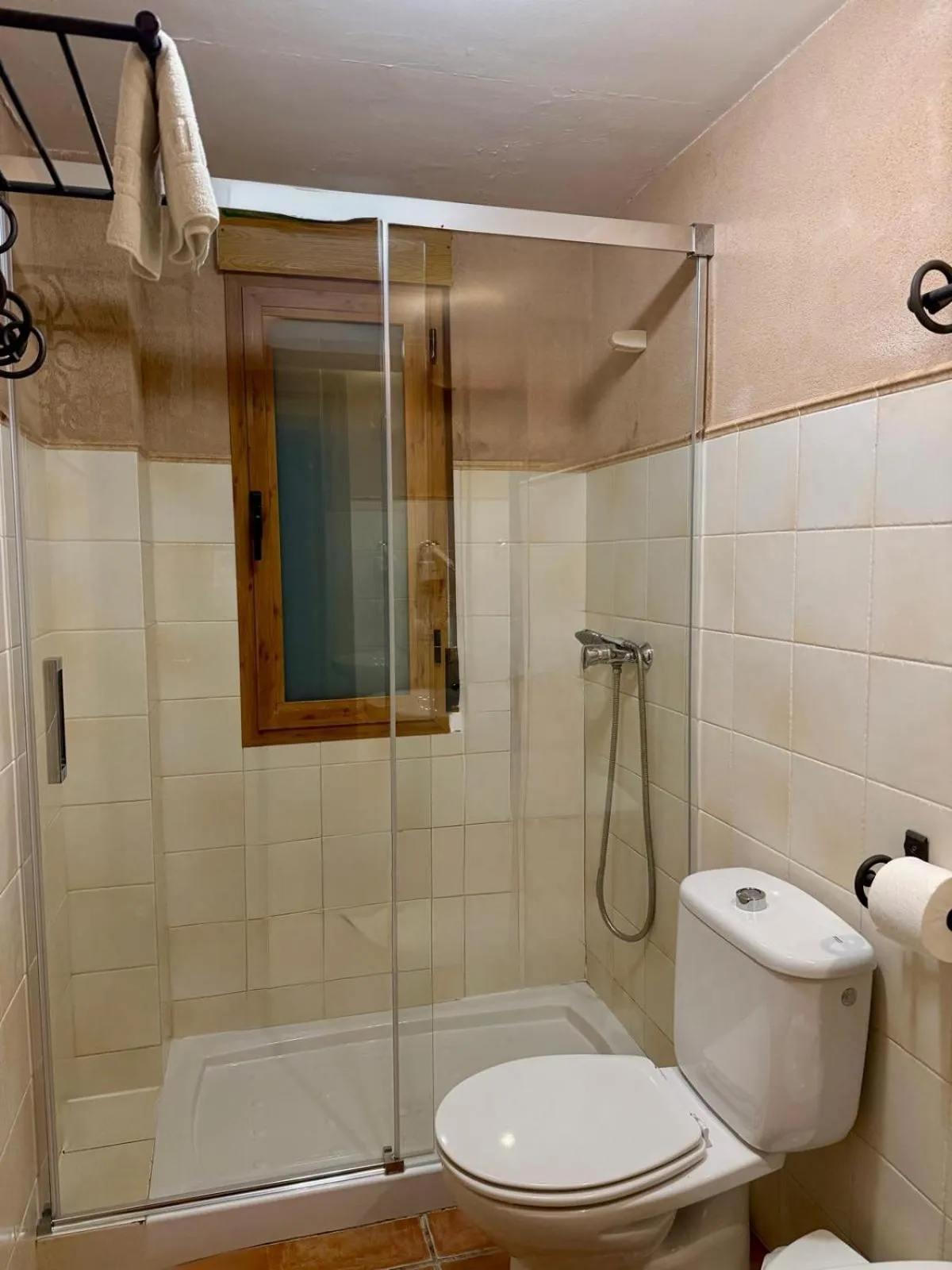 Shower in Apartamentos Valle del Guadalquivir