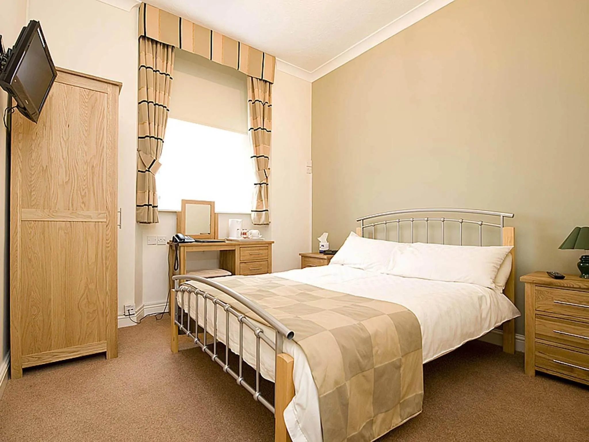 Bed in Stoke Rochford Hall