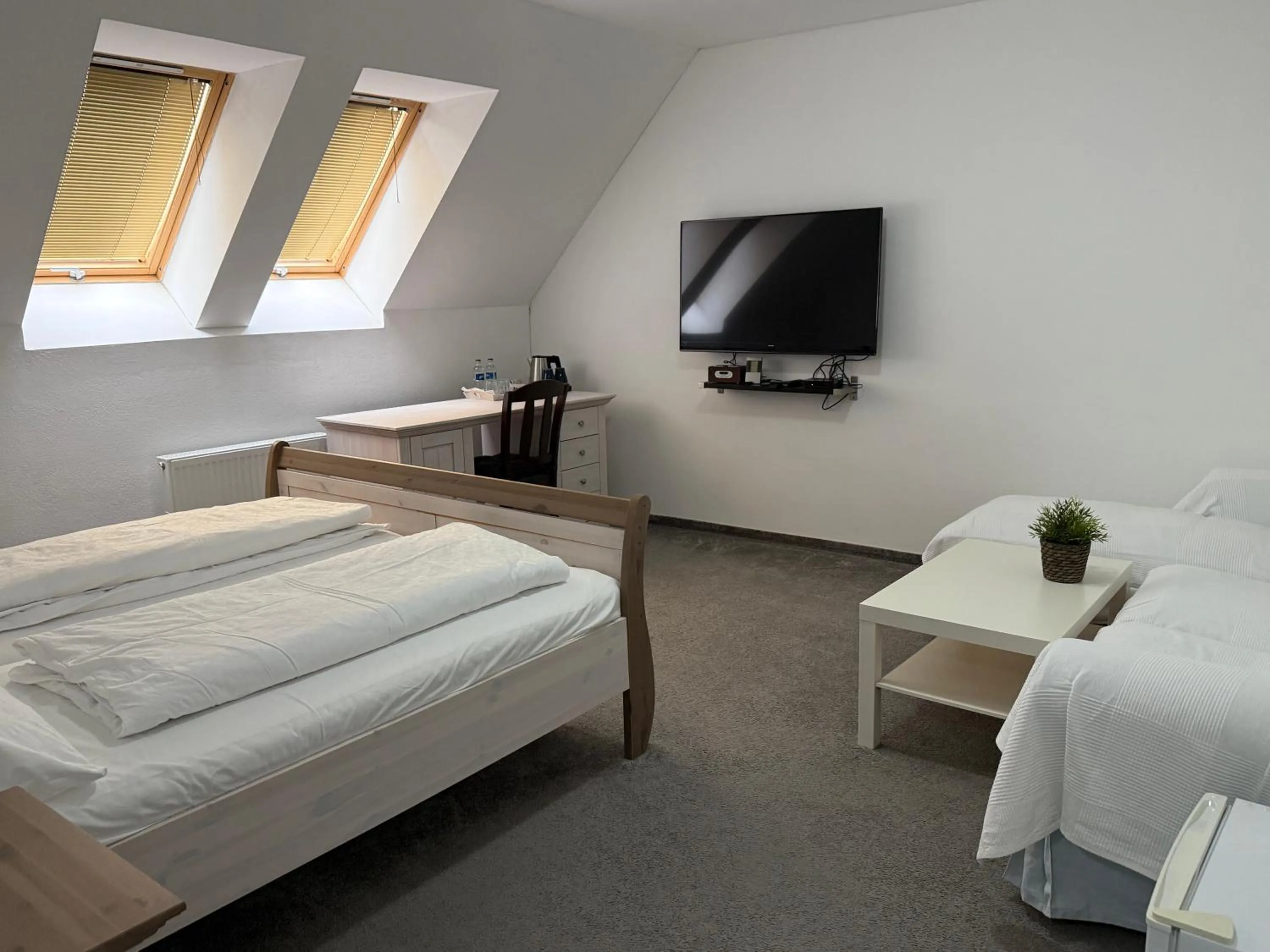 TV and multimedia, Bed in Saint Michael - Garni Hotel