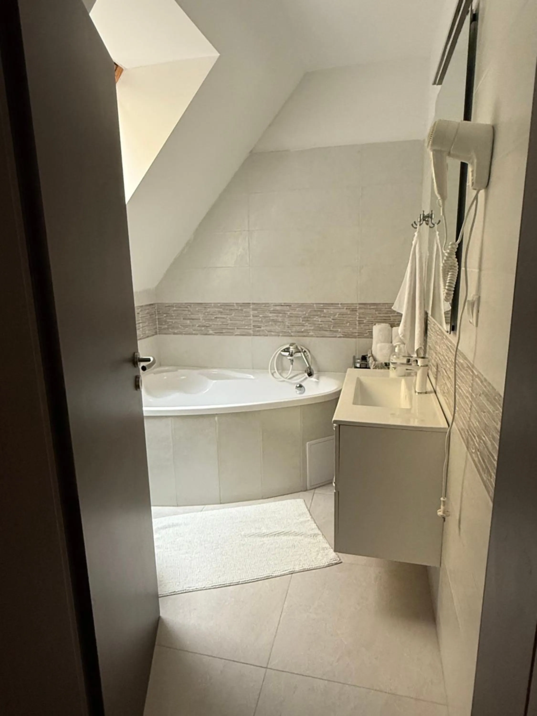 Bath in Saint Michael - Garni Hotel