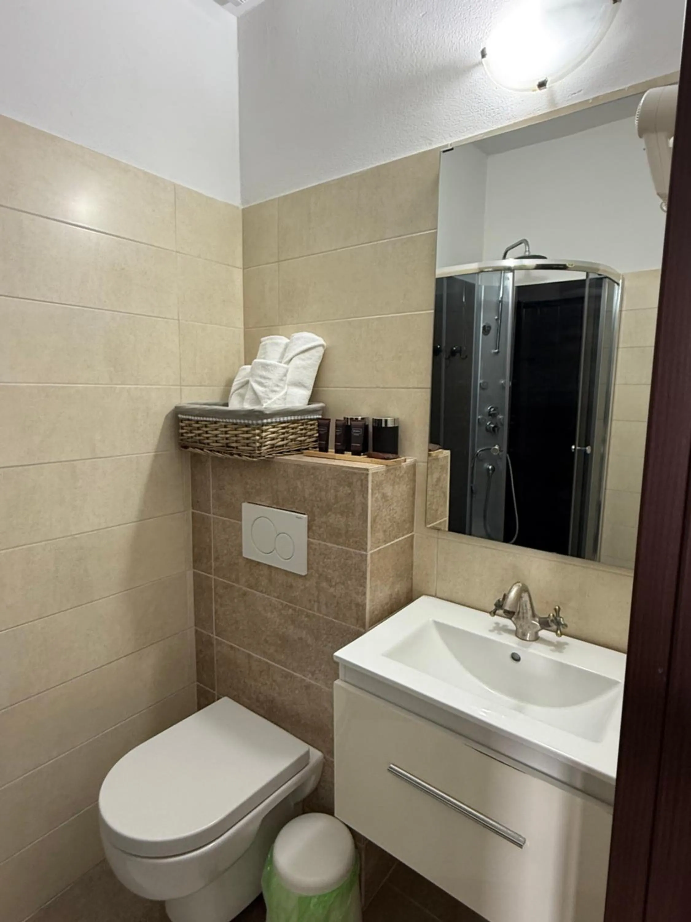 Shower in Saint Michael - Garni Hotel