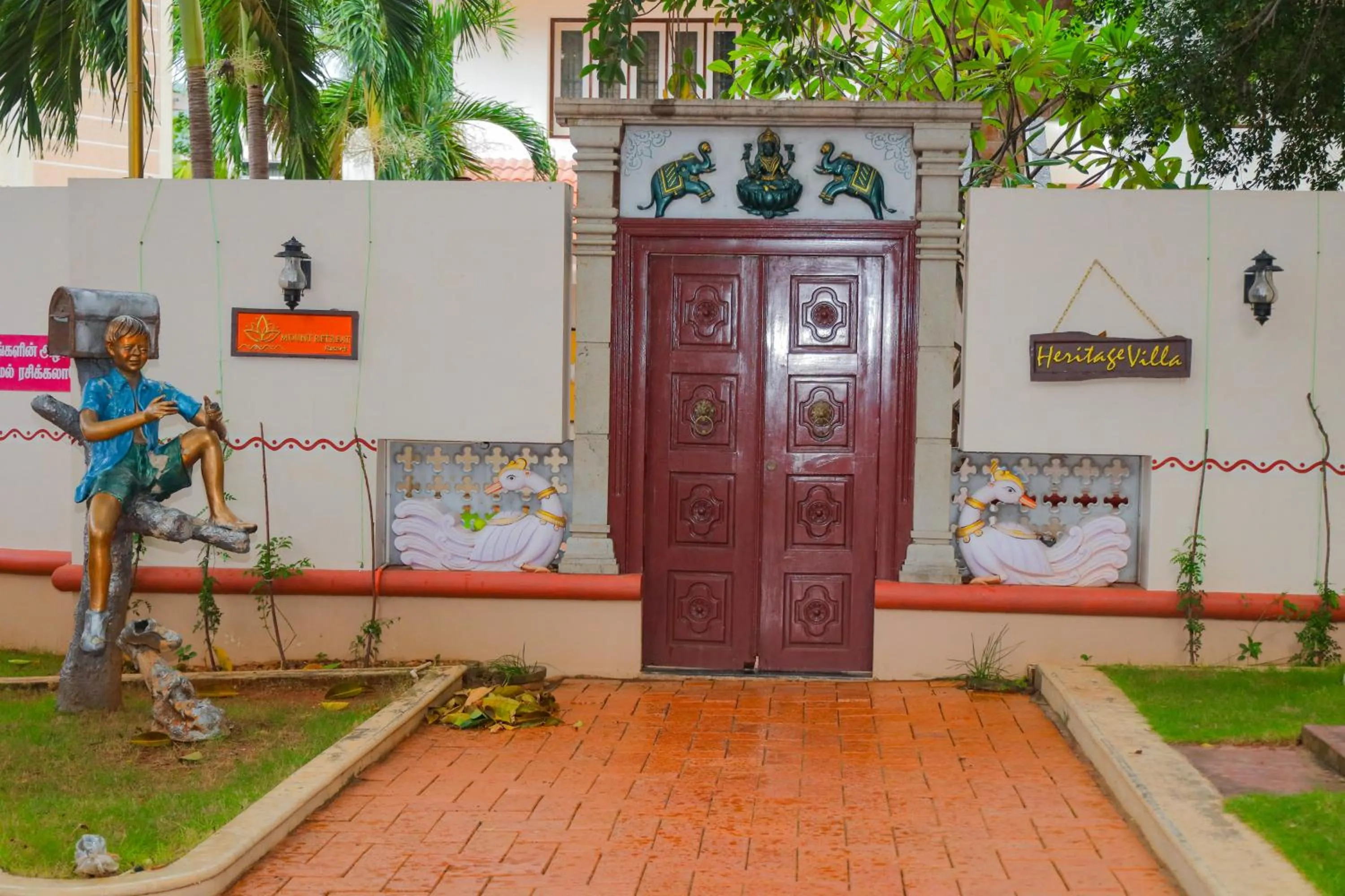 Seating area in Mount Retreat Resorts - Madurai