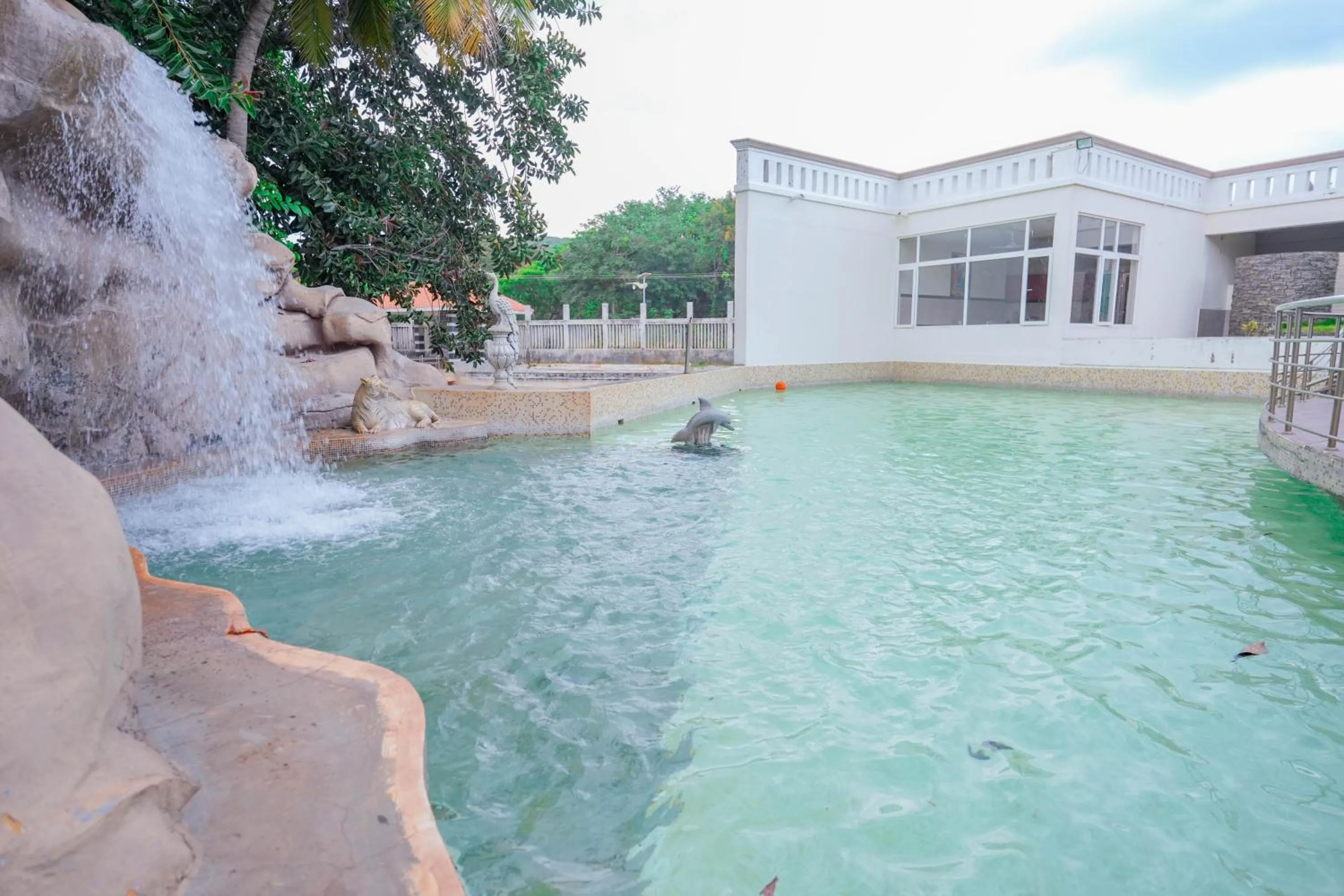 Swimming pool in Mount Retreat Resorts - Madurai