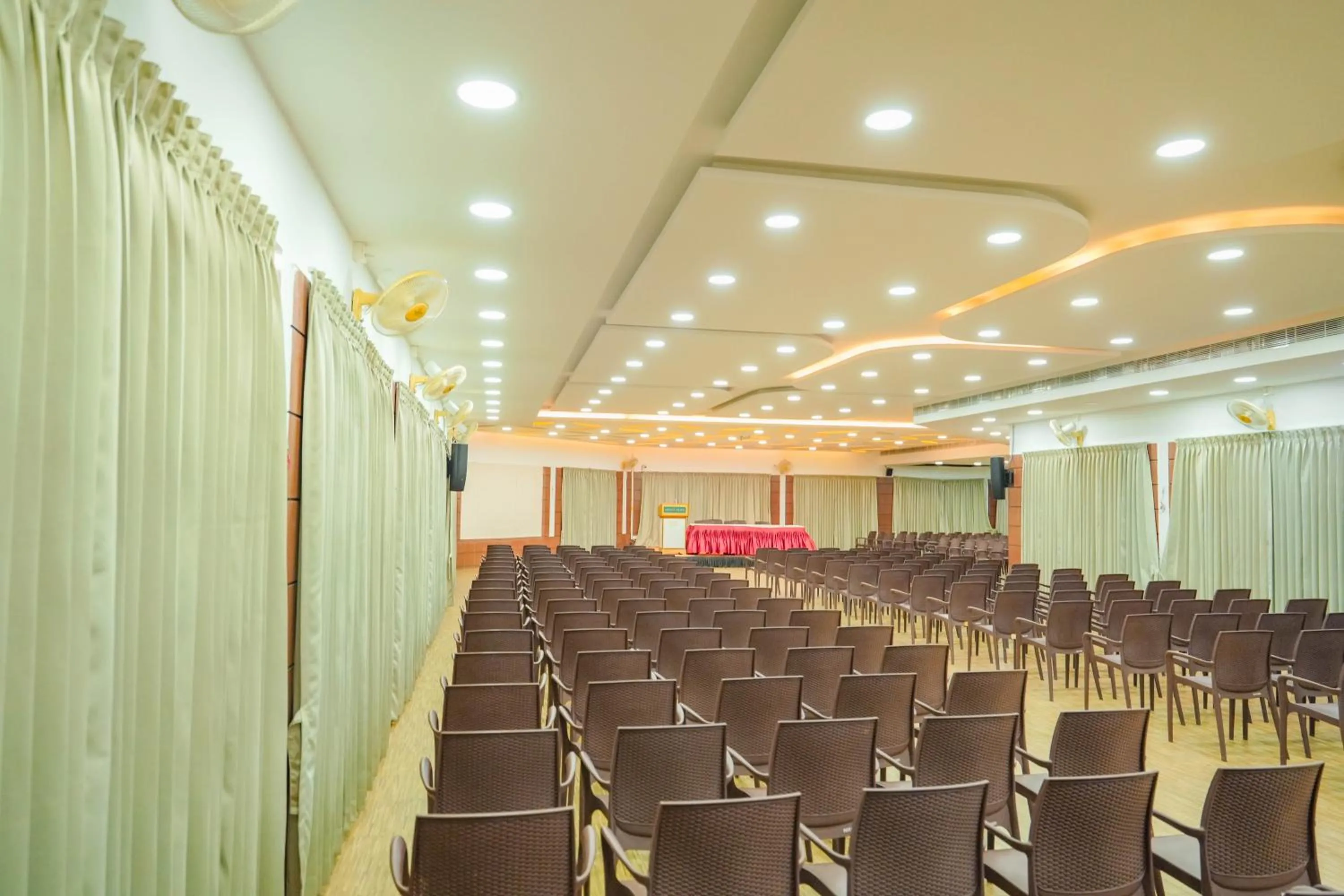 Banquet/Function facilities in Mount Retreat Resorts - Madurai