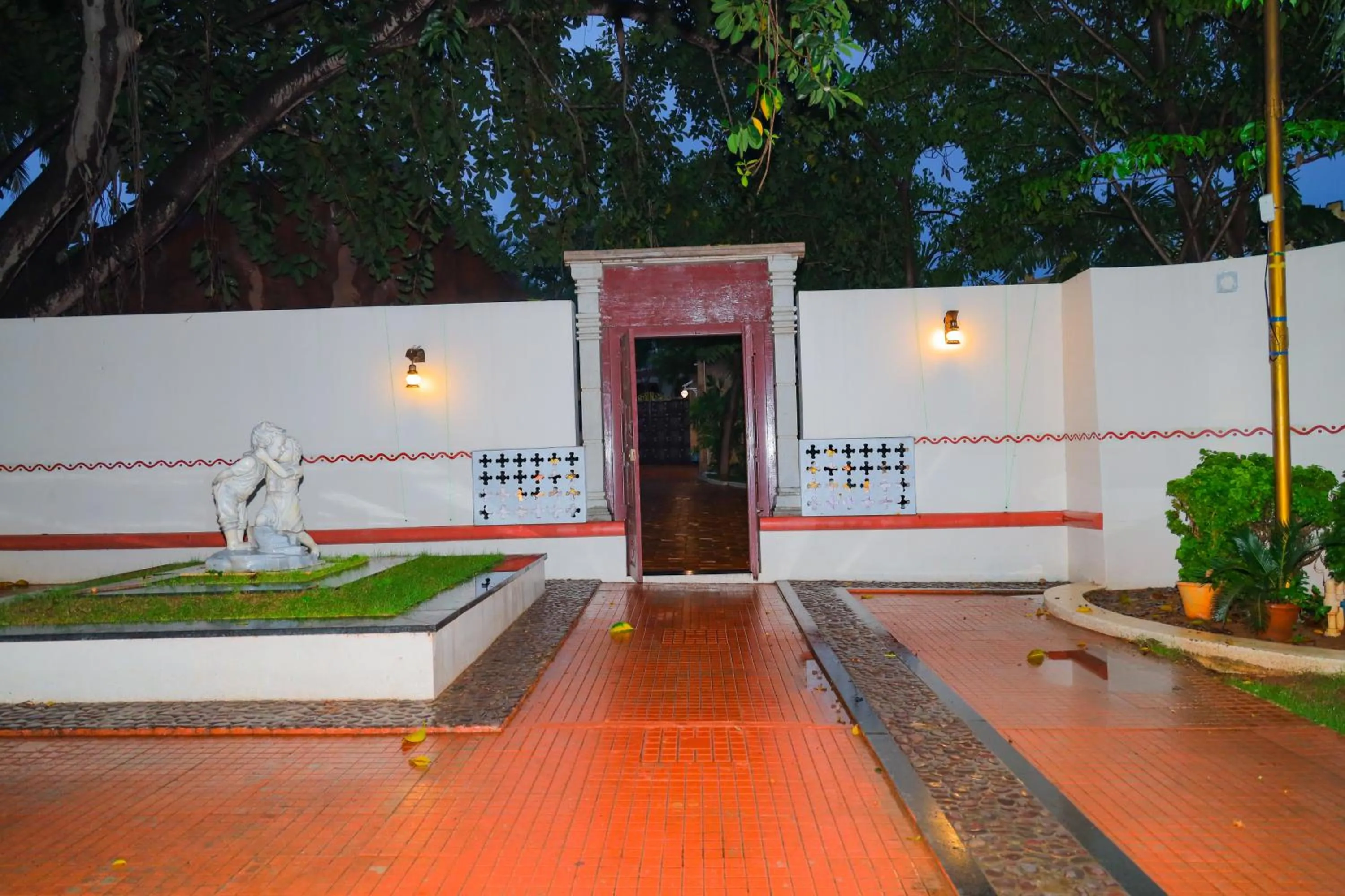 Seating area in Mount Retreat Resorts - Madurai