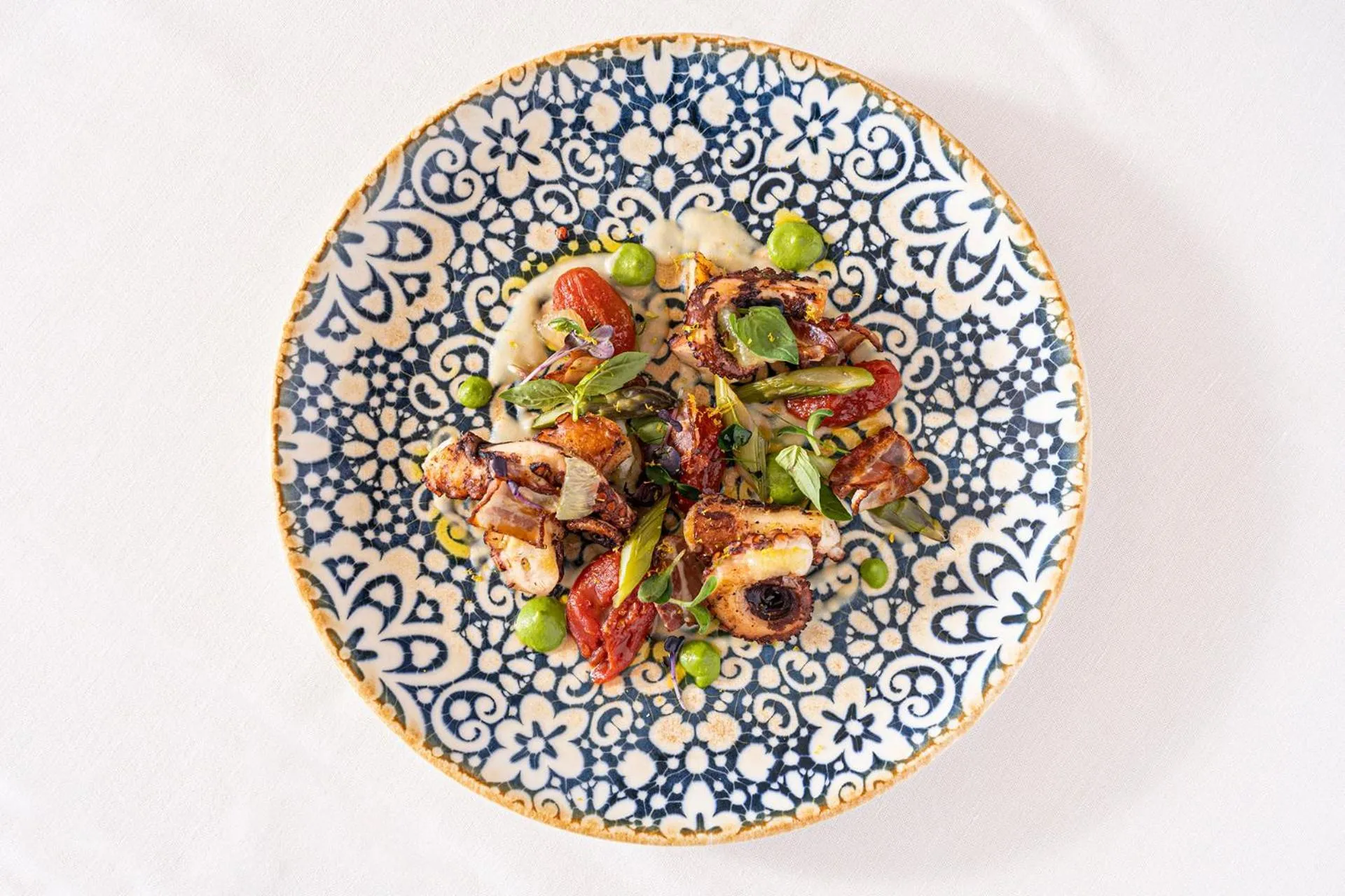 Food in Madrigale Panoramic Lifestyle & Soulful Hotel