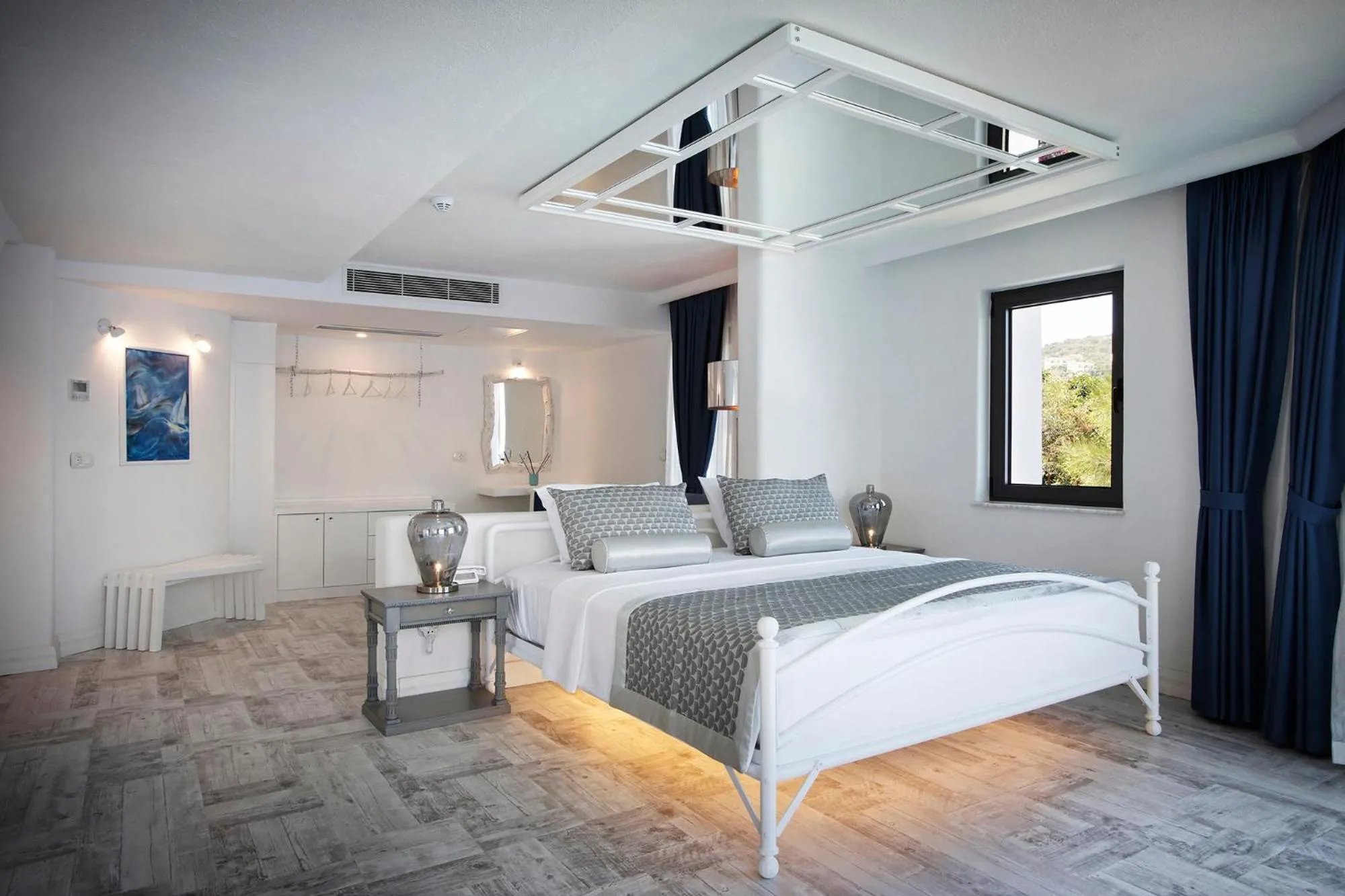 Bed in Alley Prime Hotel