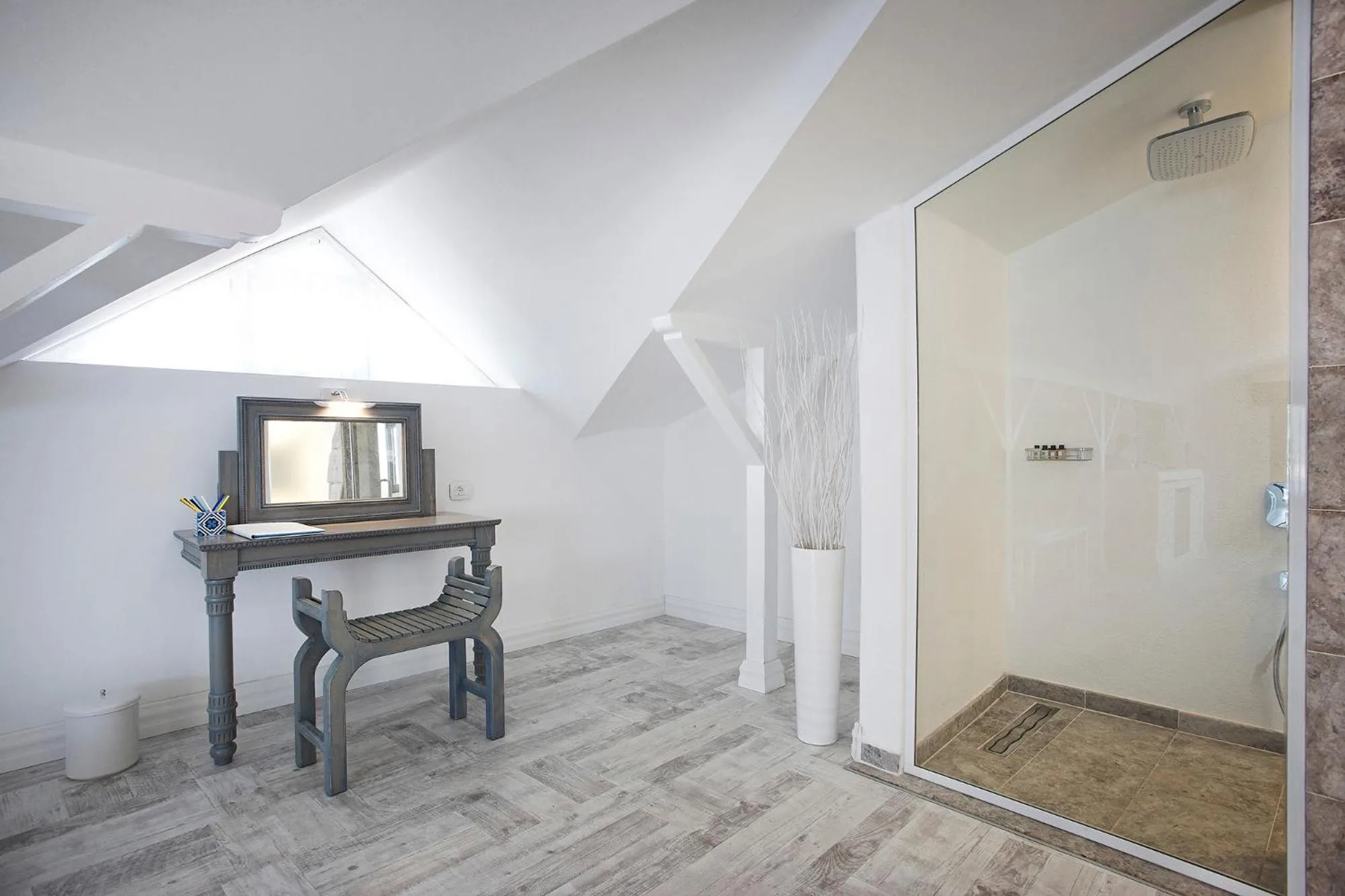 Shower in Alley Prime Hotel