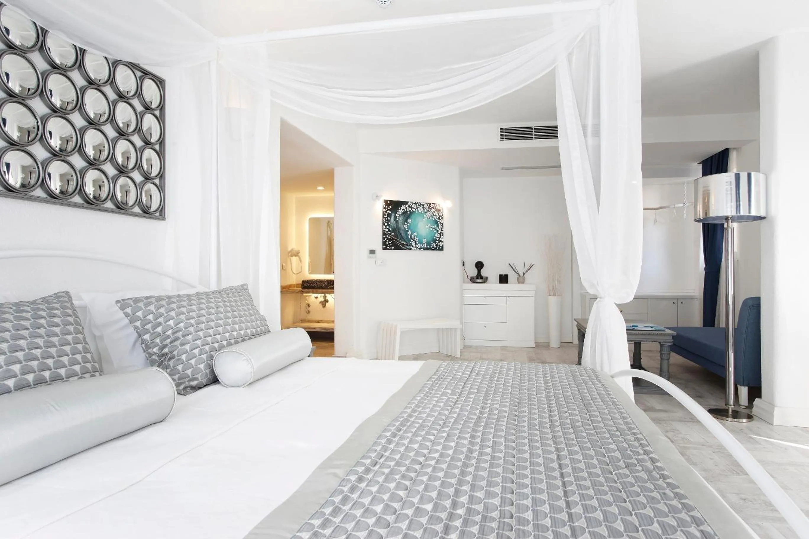 Bed in Alley Prime Hotel