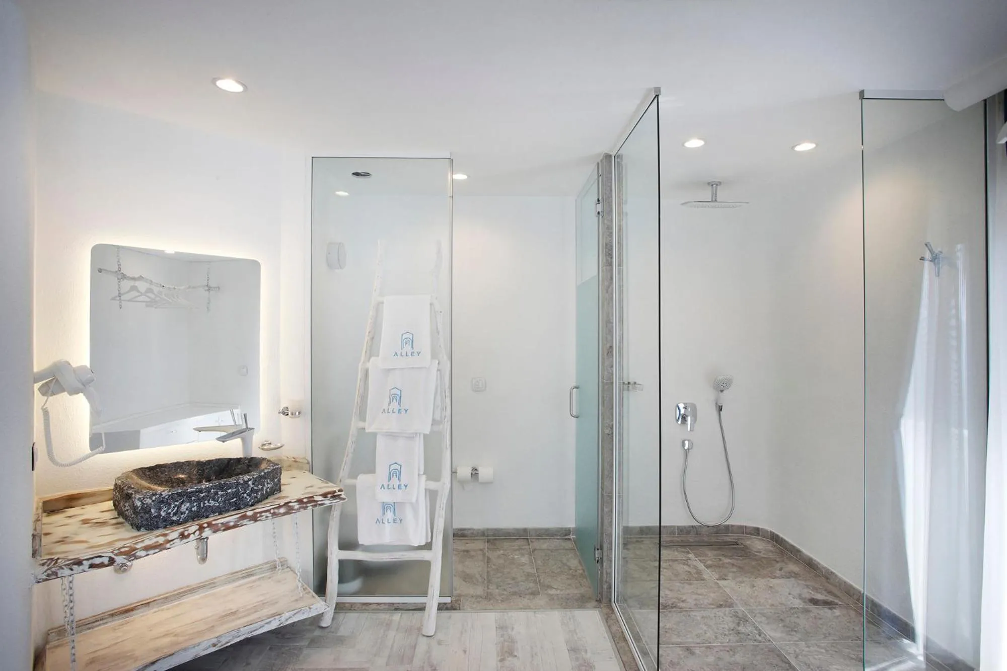 Shower in Alley Prime Hotel