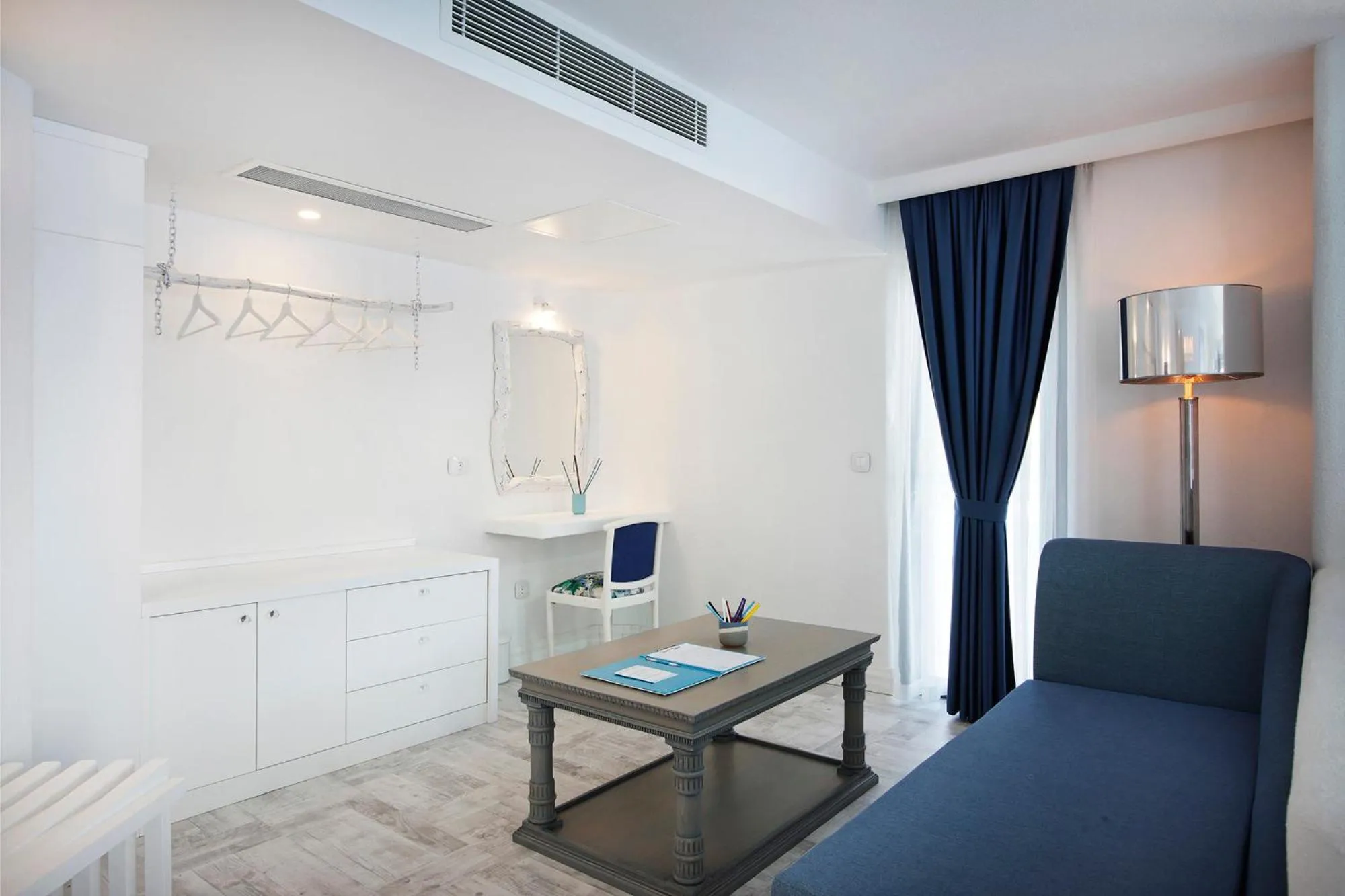 Living room, Bed in Alley Prime Hotel