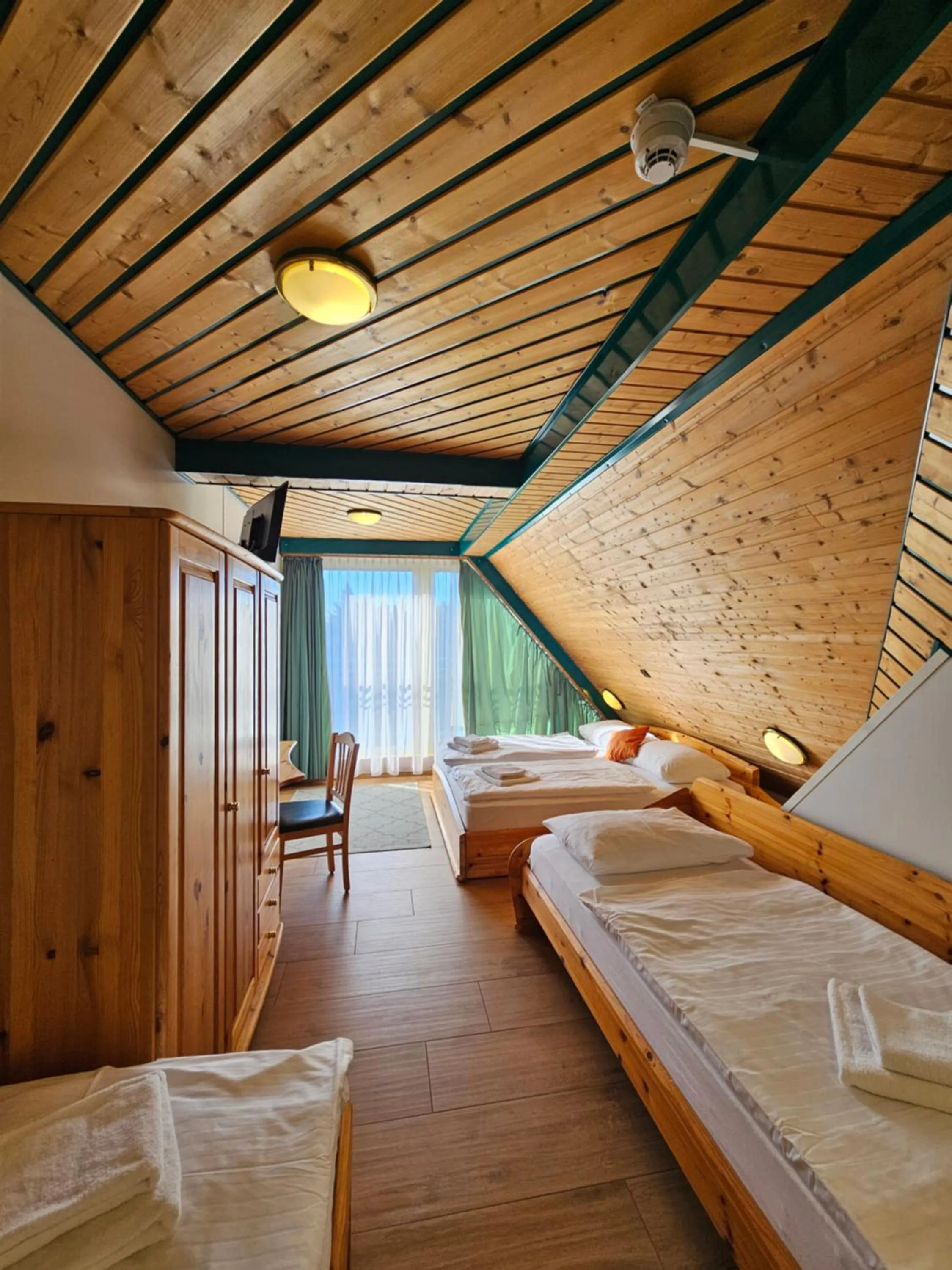 Bedroom, Bed in Hotel Asperner Löwe