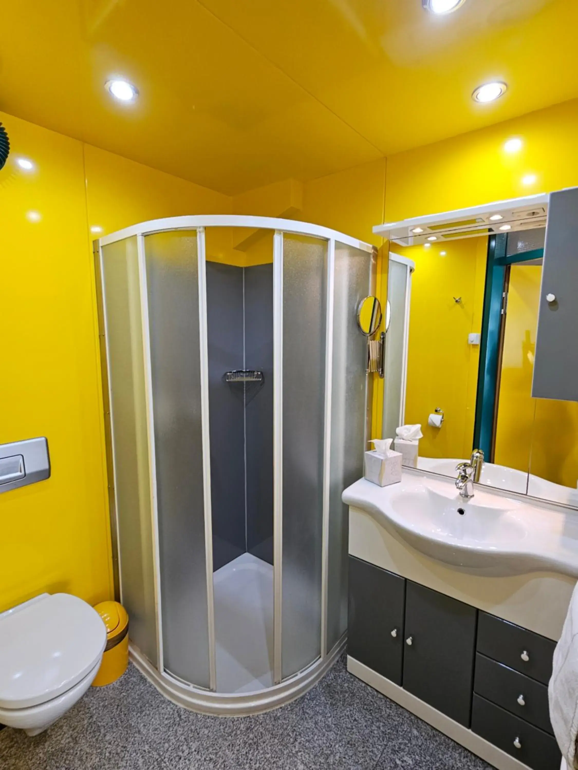 Triple Room in Hotel Asperner Löwe Triple Room in Hotel Asperner Löwe