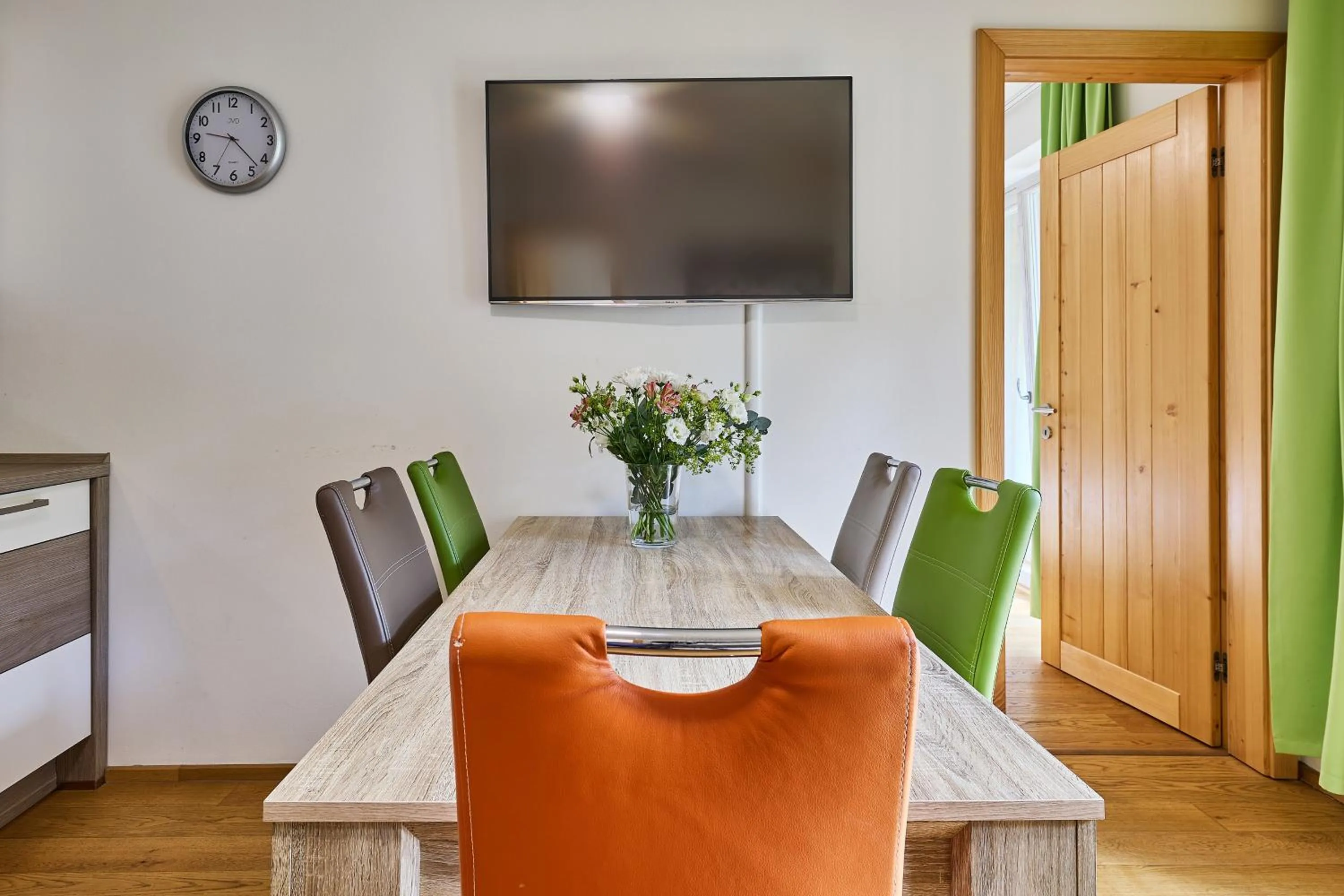 Communal lounge/ TV room in Aparthotel Kovarna Residence