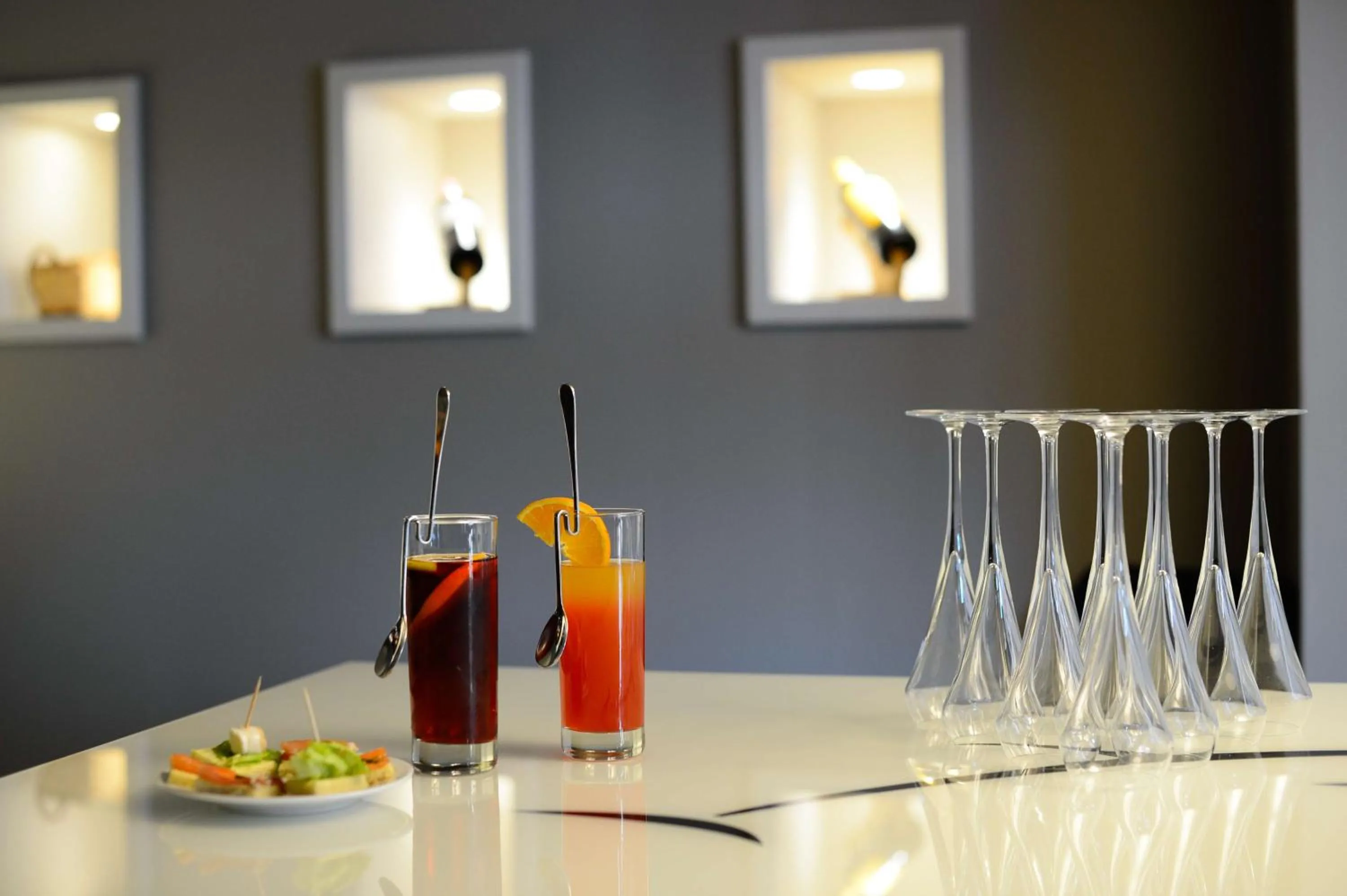 Food and drinks in Brit Hotel Du Dauphin L'Aigle