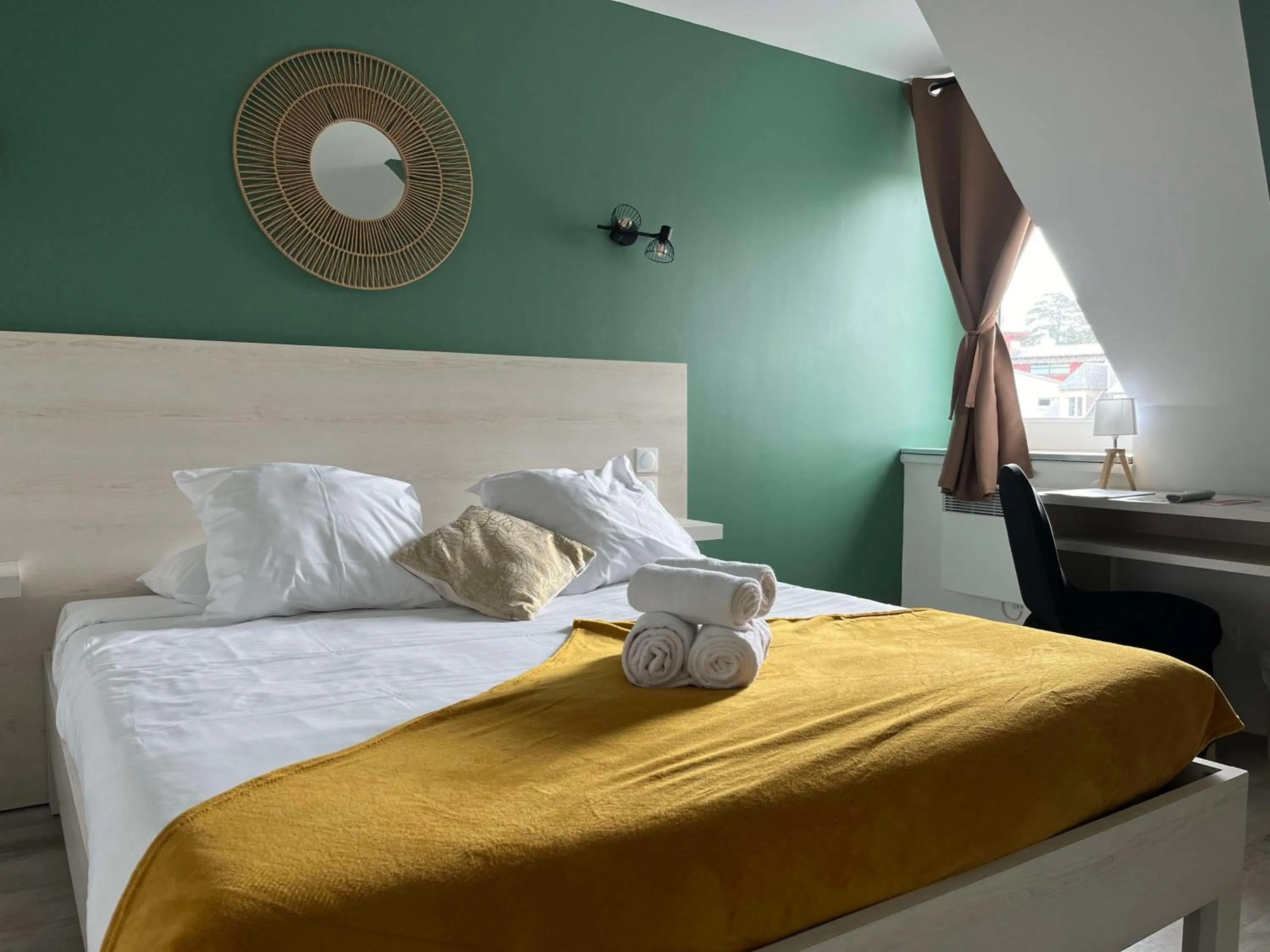 Bedroom, Bed in Brit Hotel Du Dauphin L'Aigle