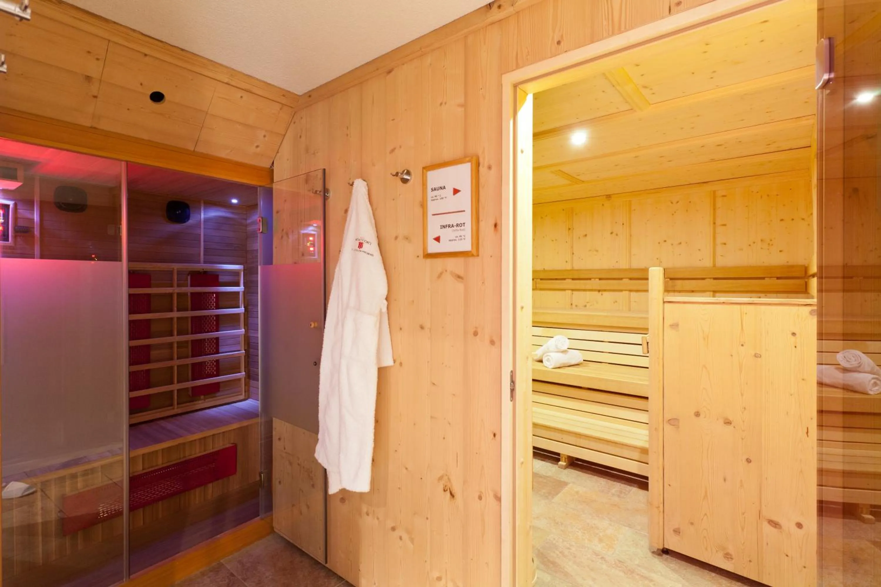 Spa and wellness centre/facilities, Bed in Hotel Montfort