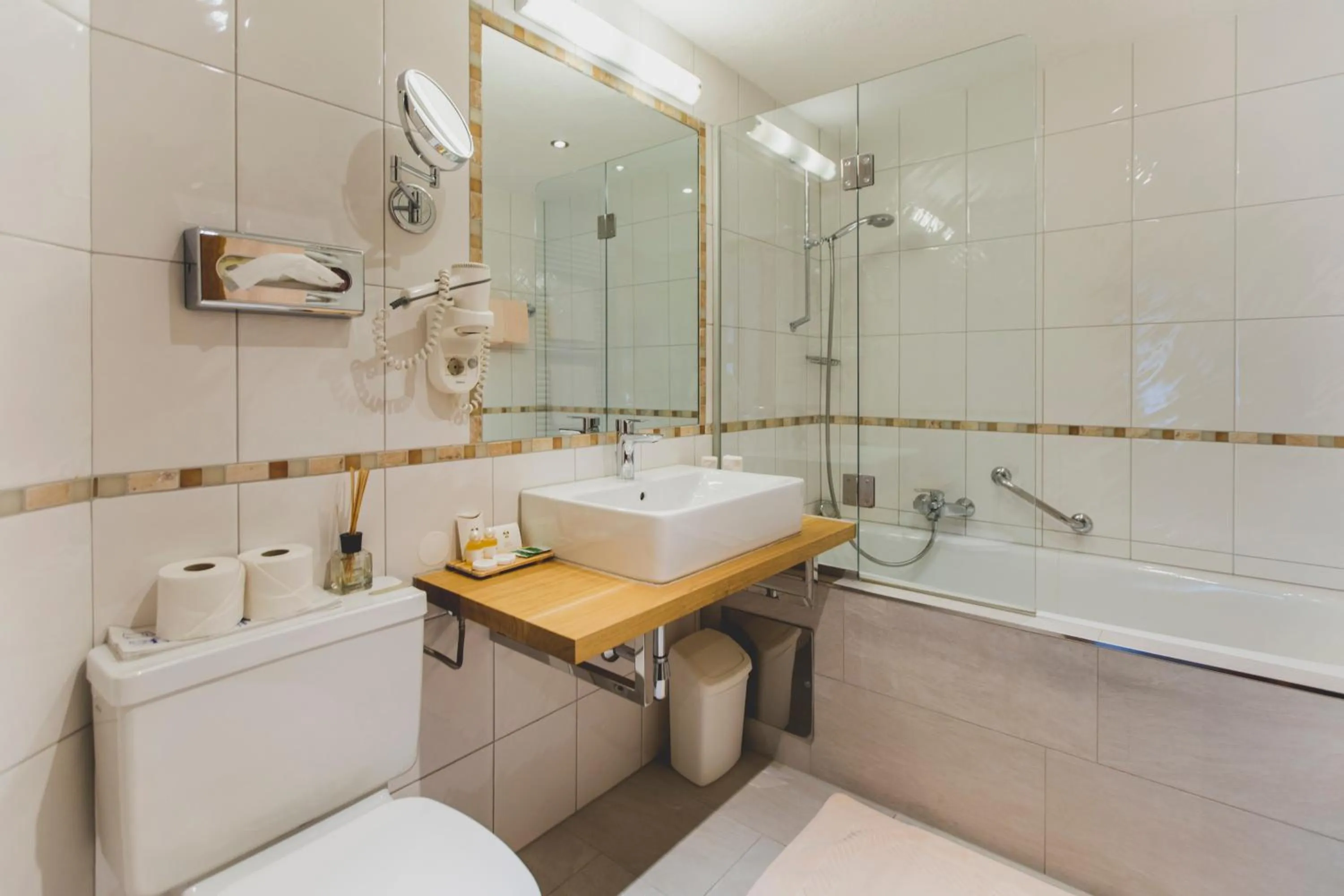 Bathroom in Hotel Montfort