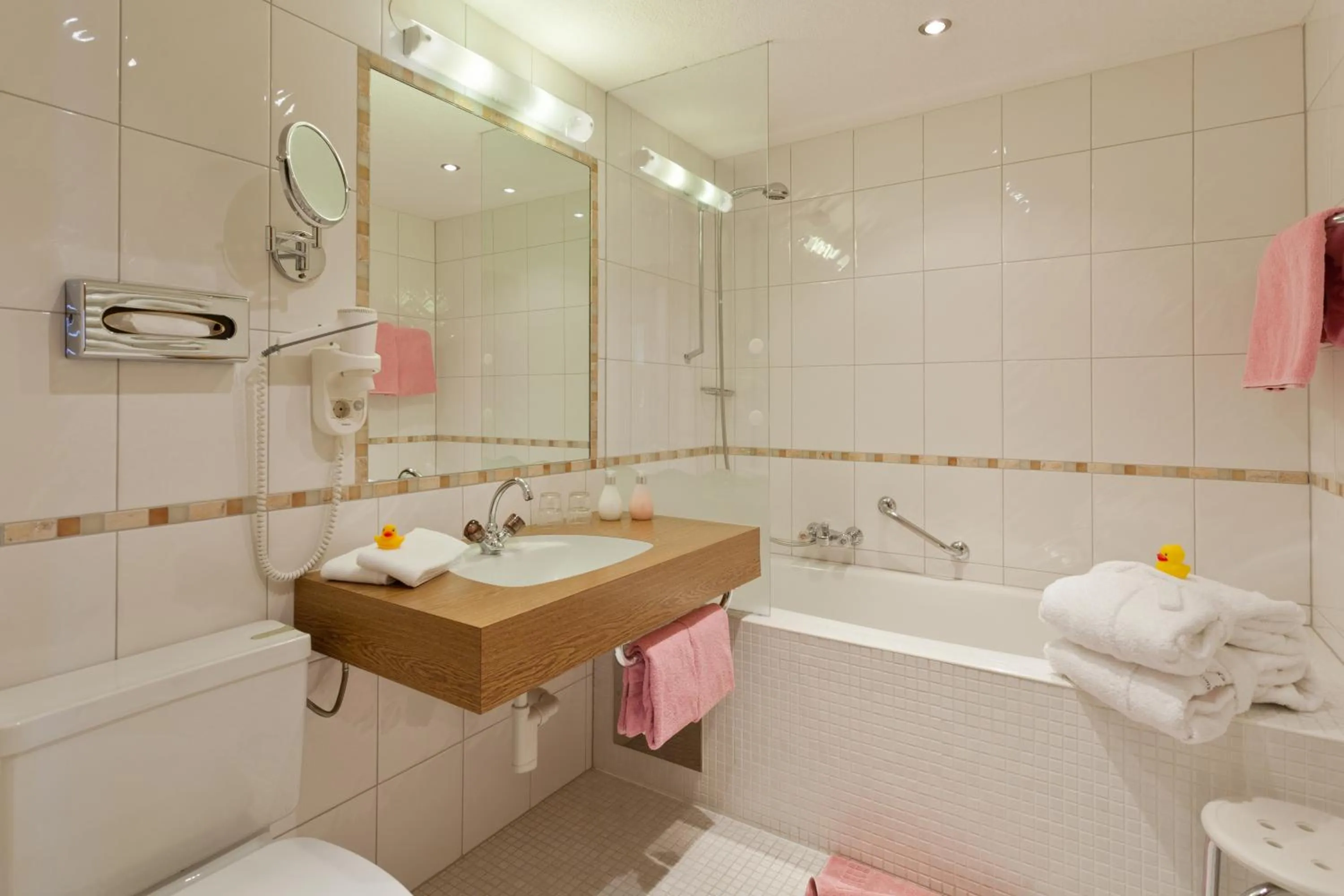 Bathroom in Hotel Montfort