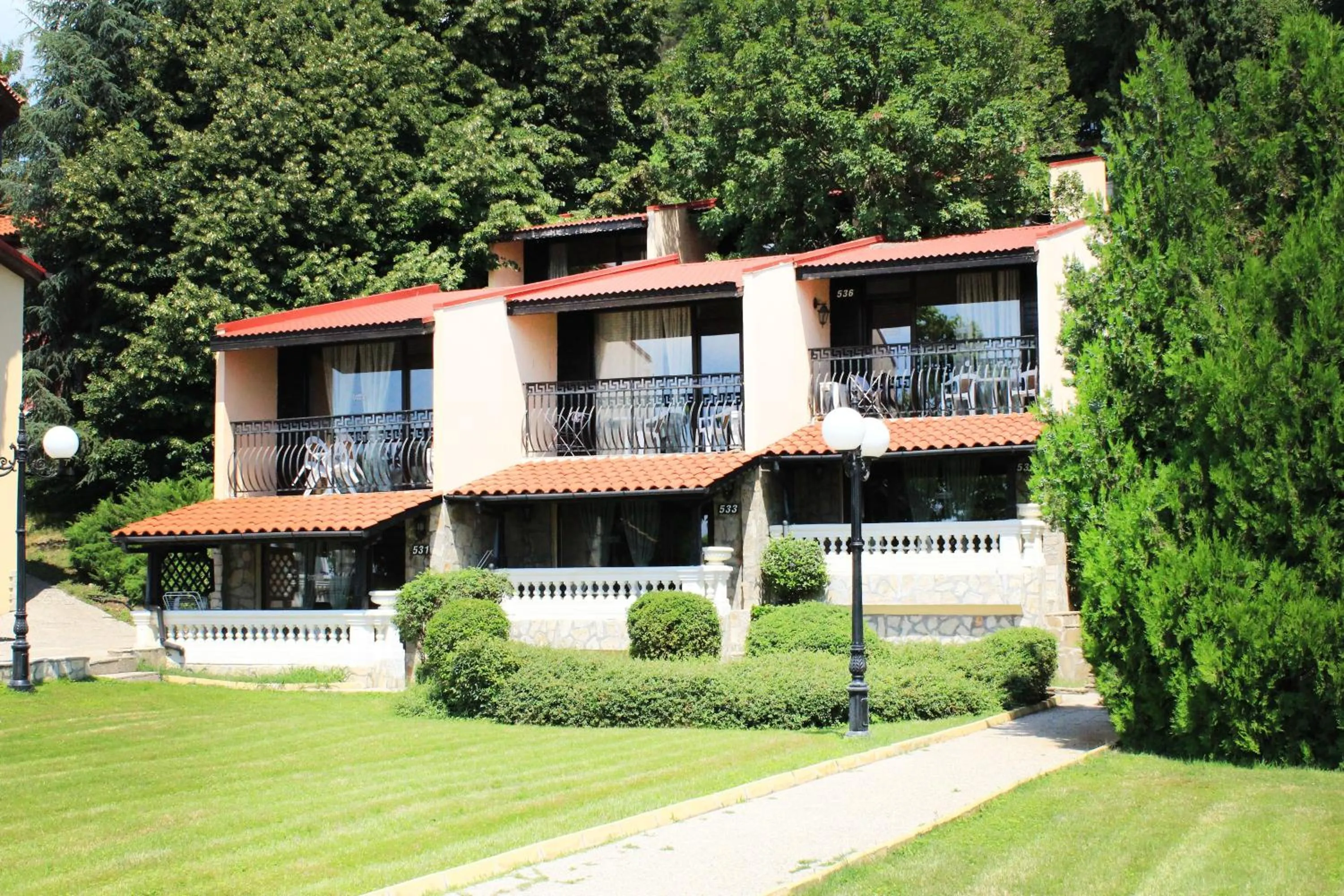 Property building in Villas Elenite