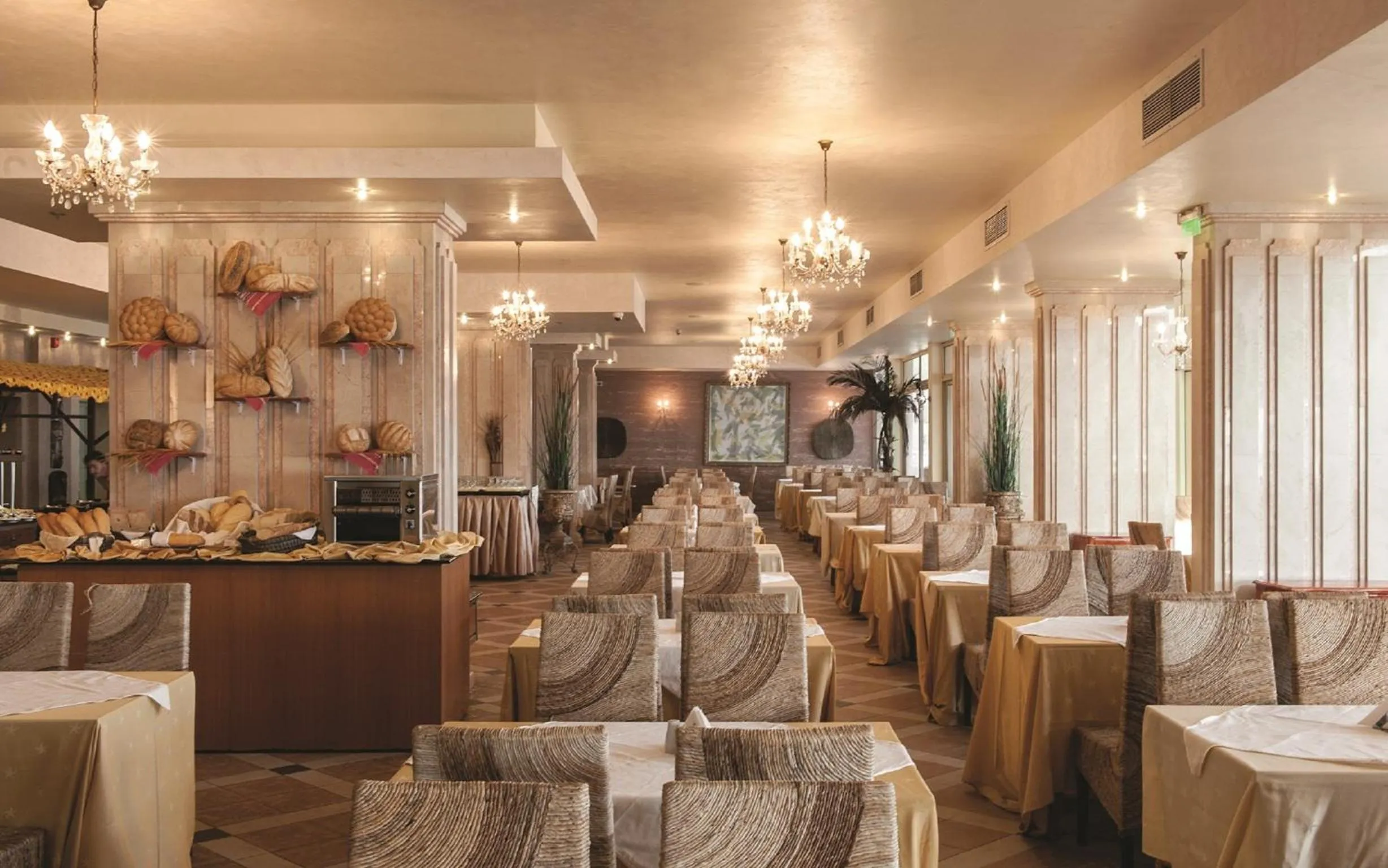 Restaurant/places to eat in Villas Elenite