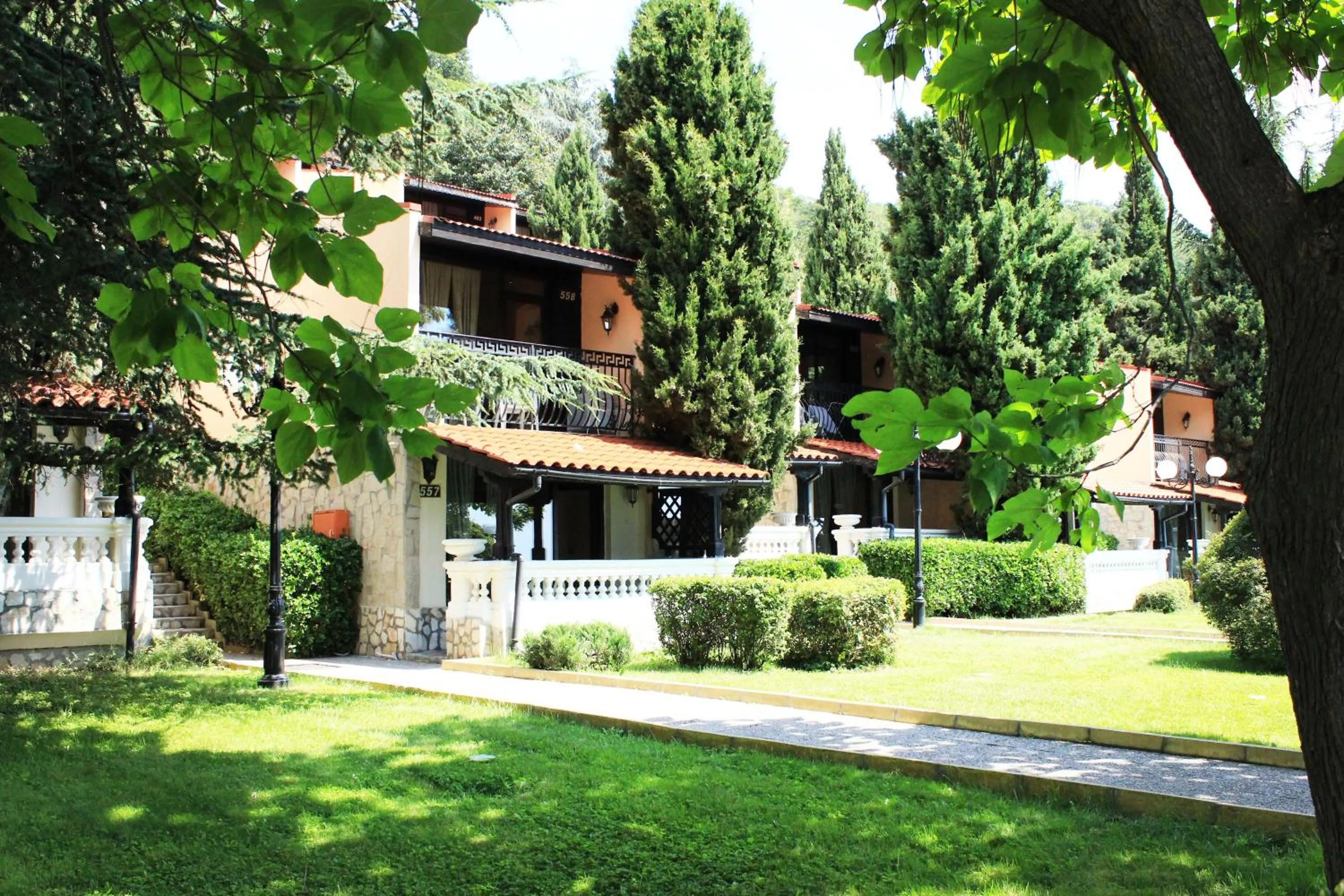 Property building in Villas Elenite
