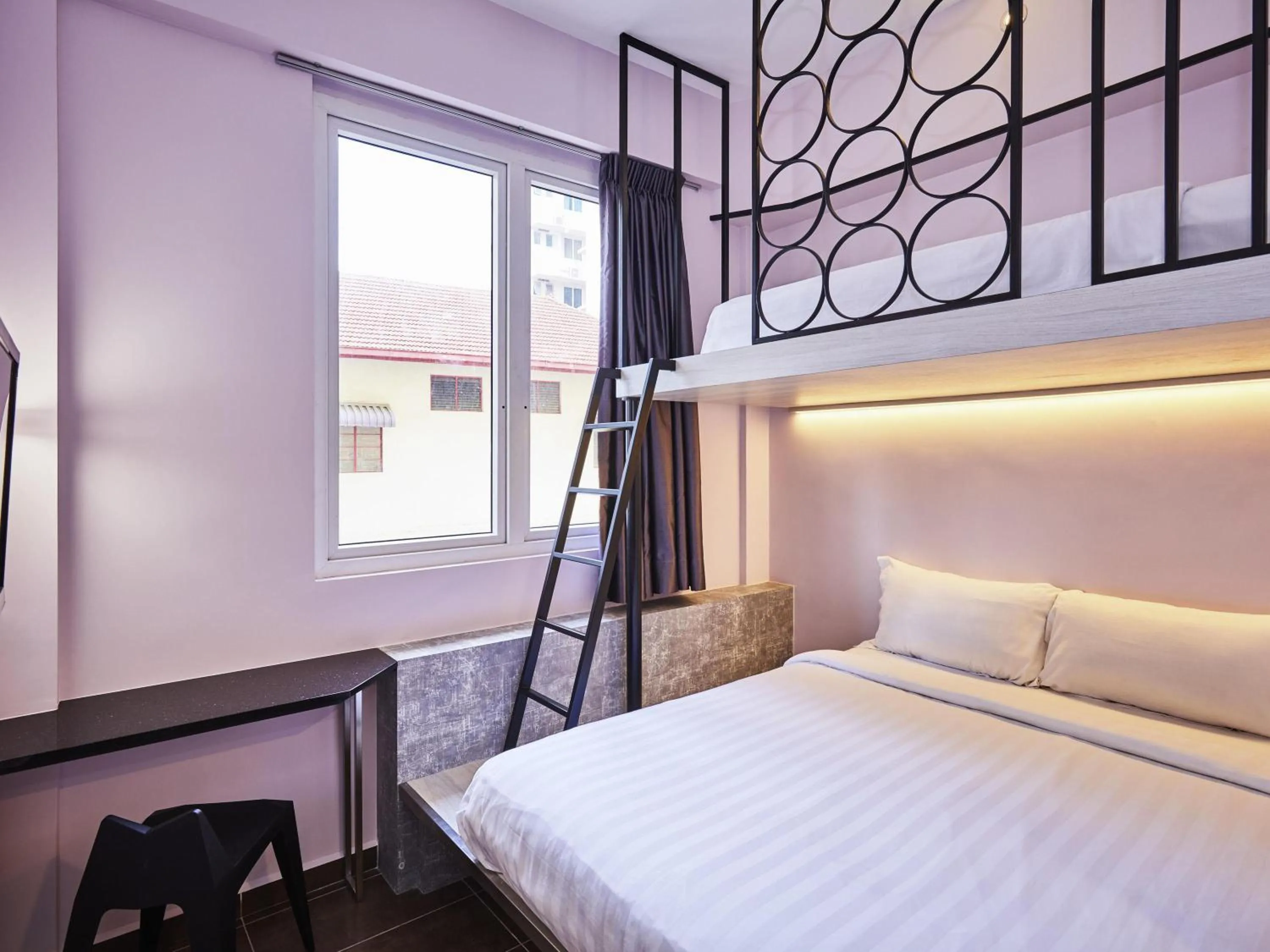 Bedroom, Bed in ibis budget Singapore Pearl