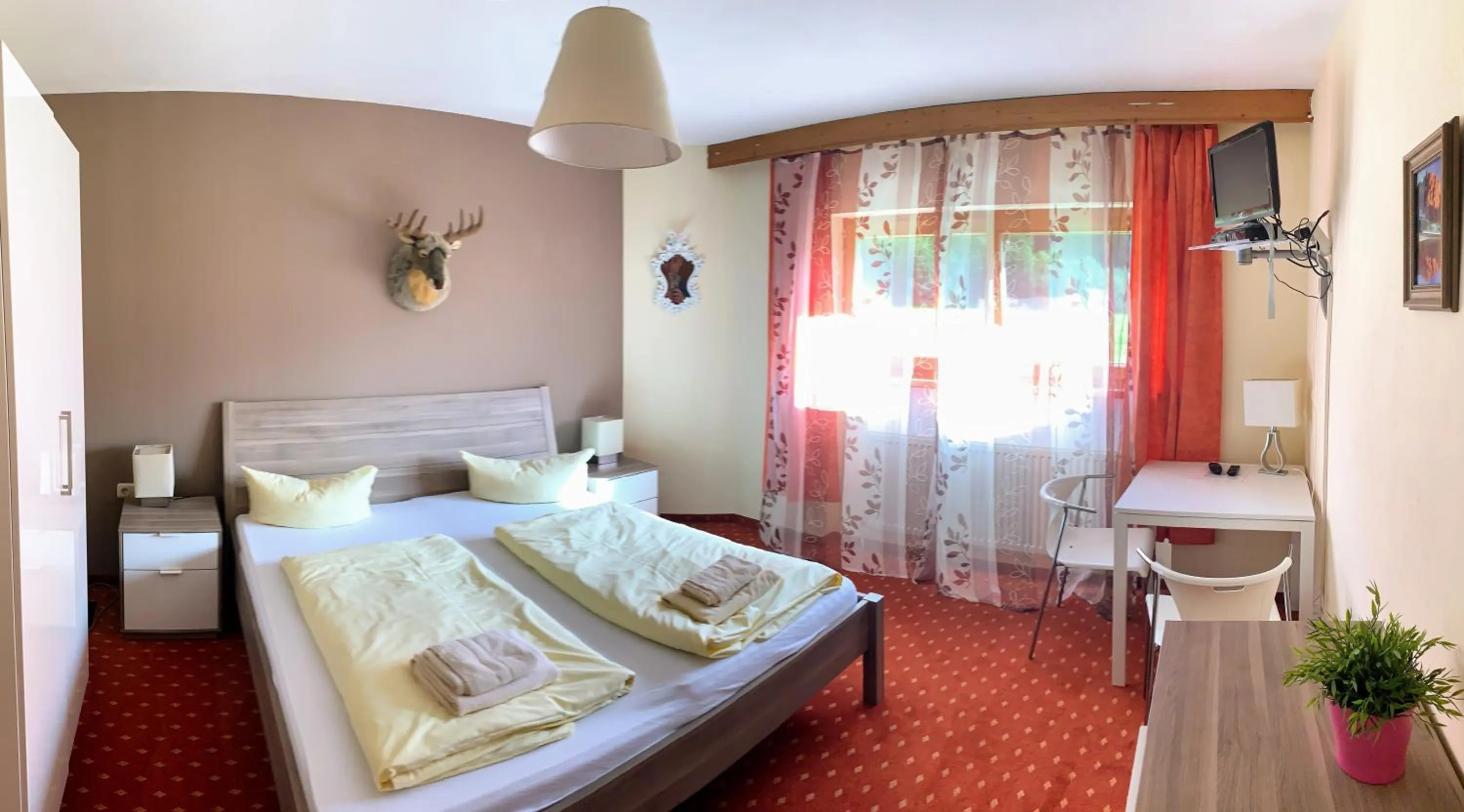 Bedroom, Bed in T3 Gasthof Spullersee