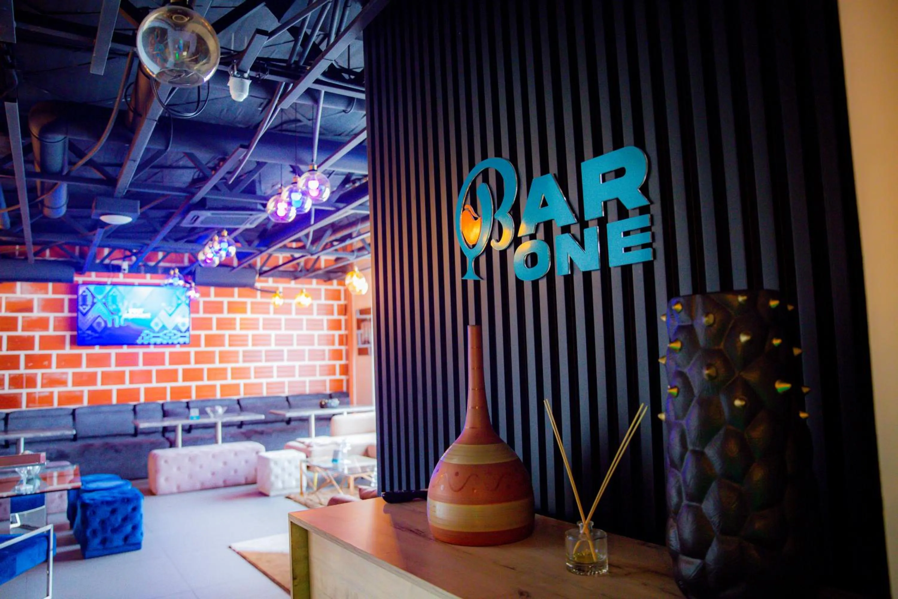 Restaurant/places to eat in Box Residence Hotel