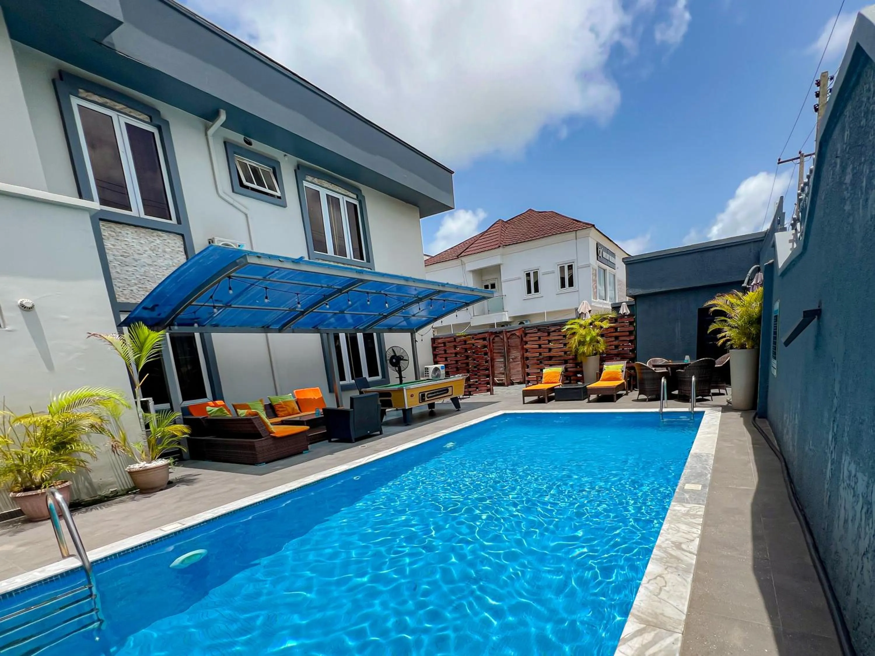 Swimming pool in Box Residence Hotel