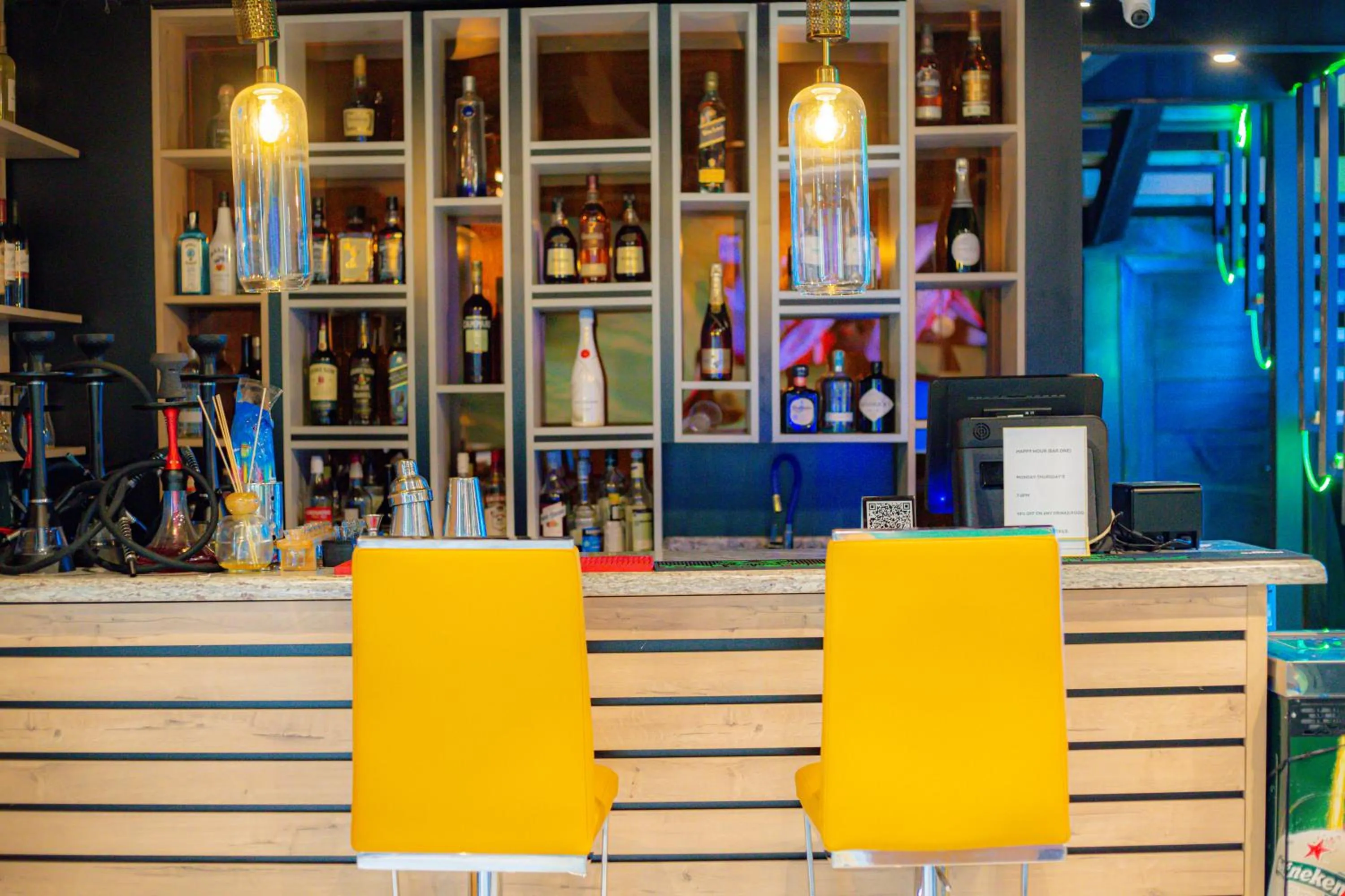 Restaurant/places to eat in Box Residence Hotel